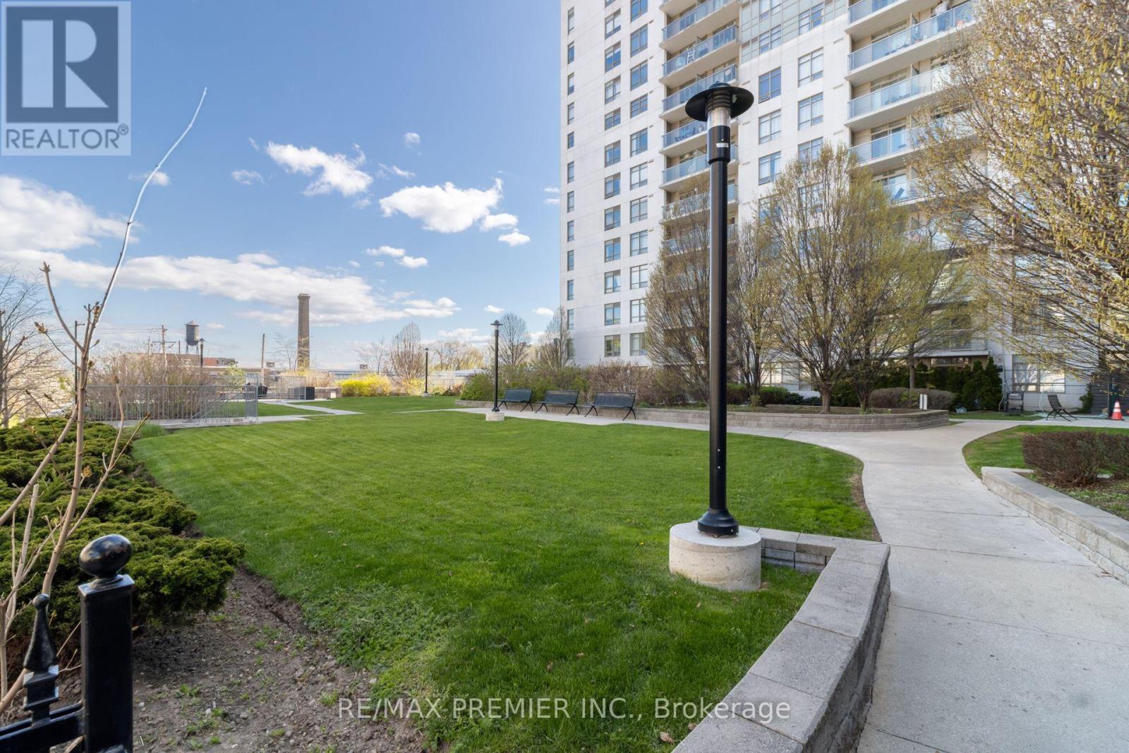 #1011 812 LANSDOWNE AVENUE - 2
