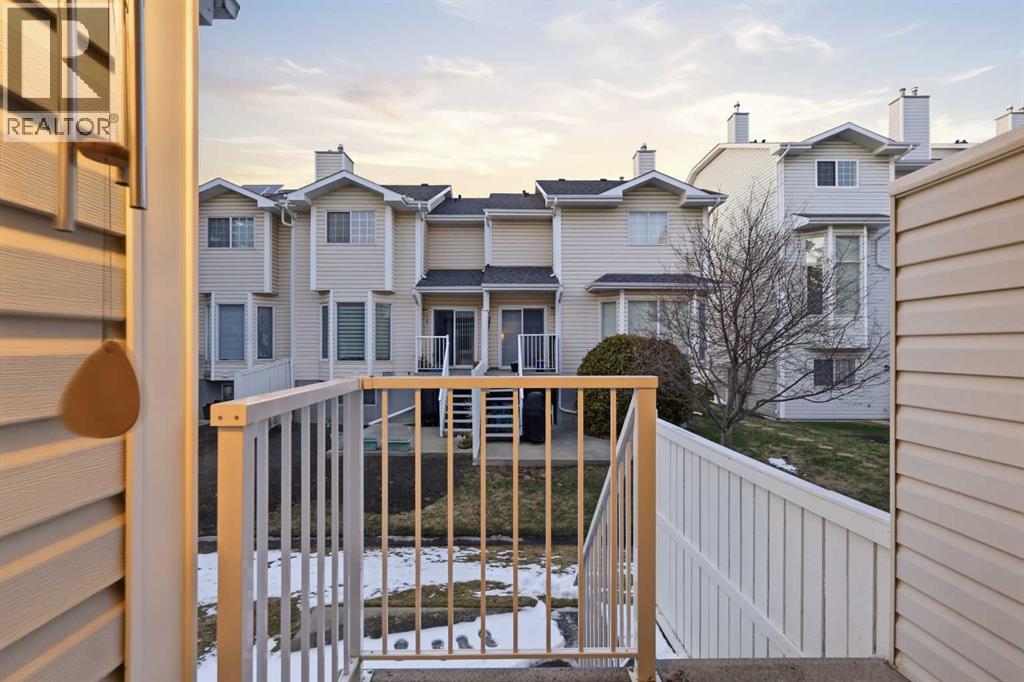 310 HAWKSTONE Manor NW — photo 27