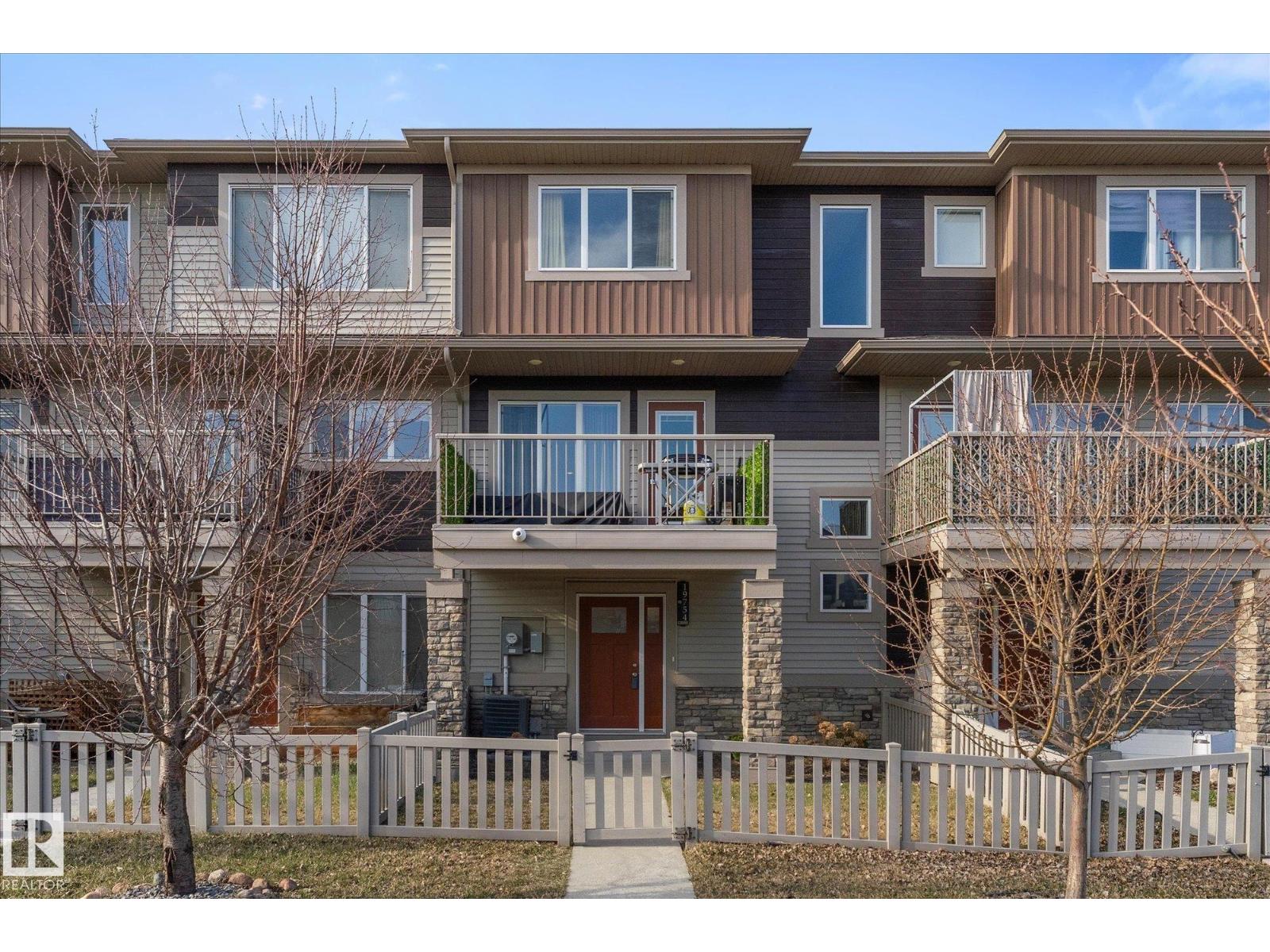 19754 26A AV NW, Edmonton