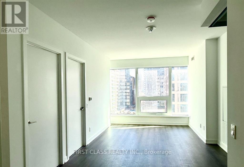 #905 8 WELLESLEY STREET W - 12