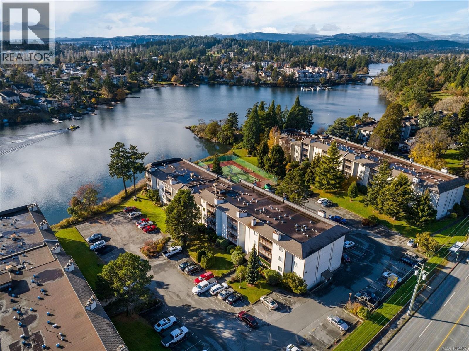 103 73 Gorge Road West, Saanich