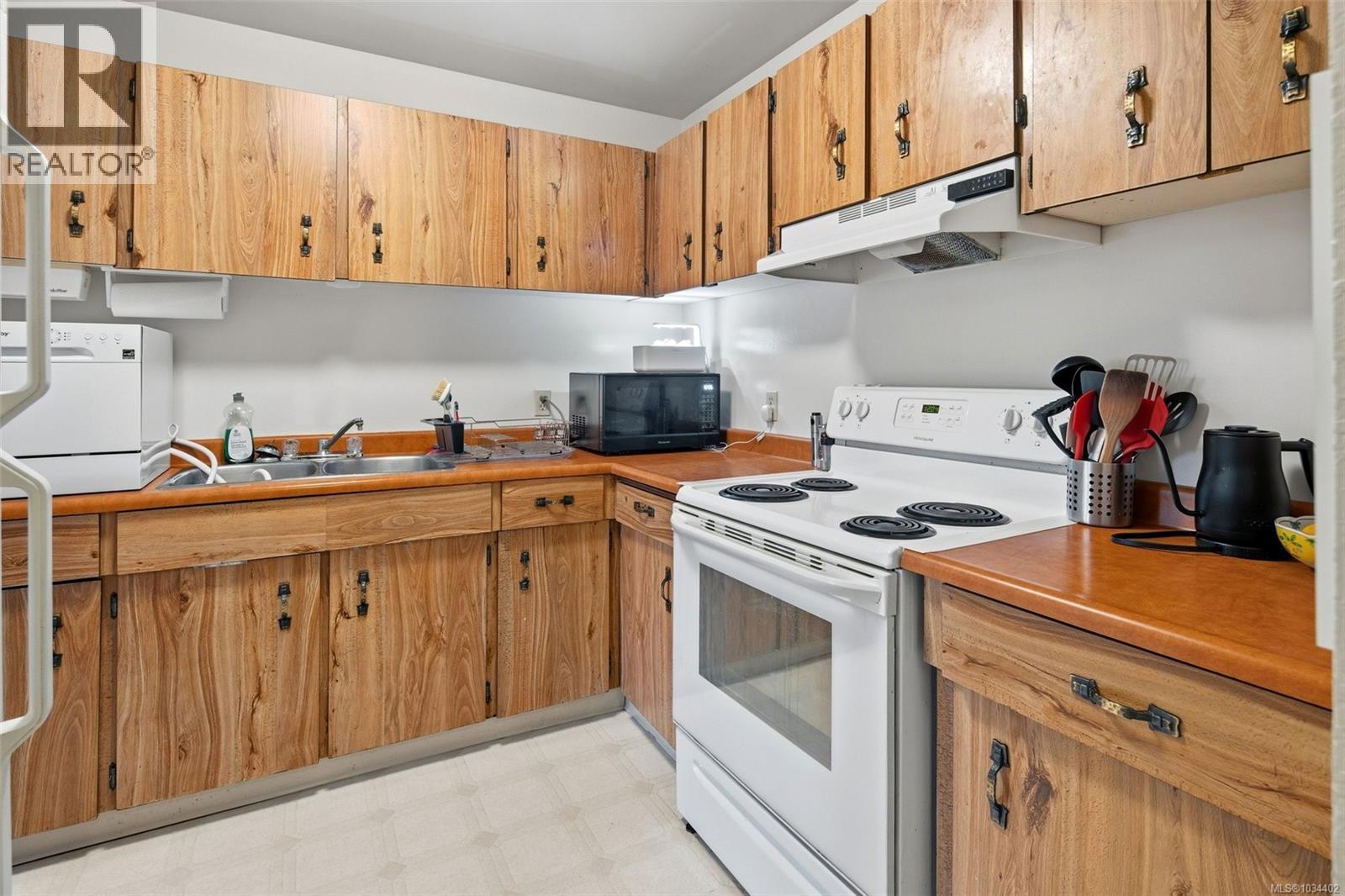 103 73 Gorge Road West, Saanich