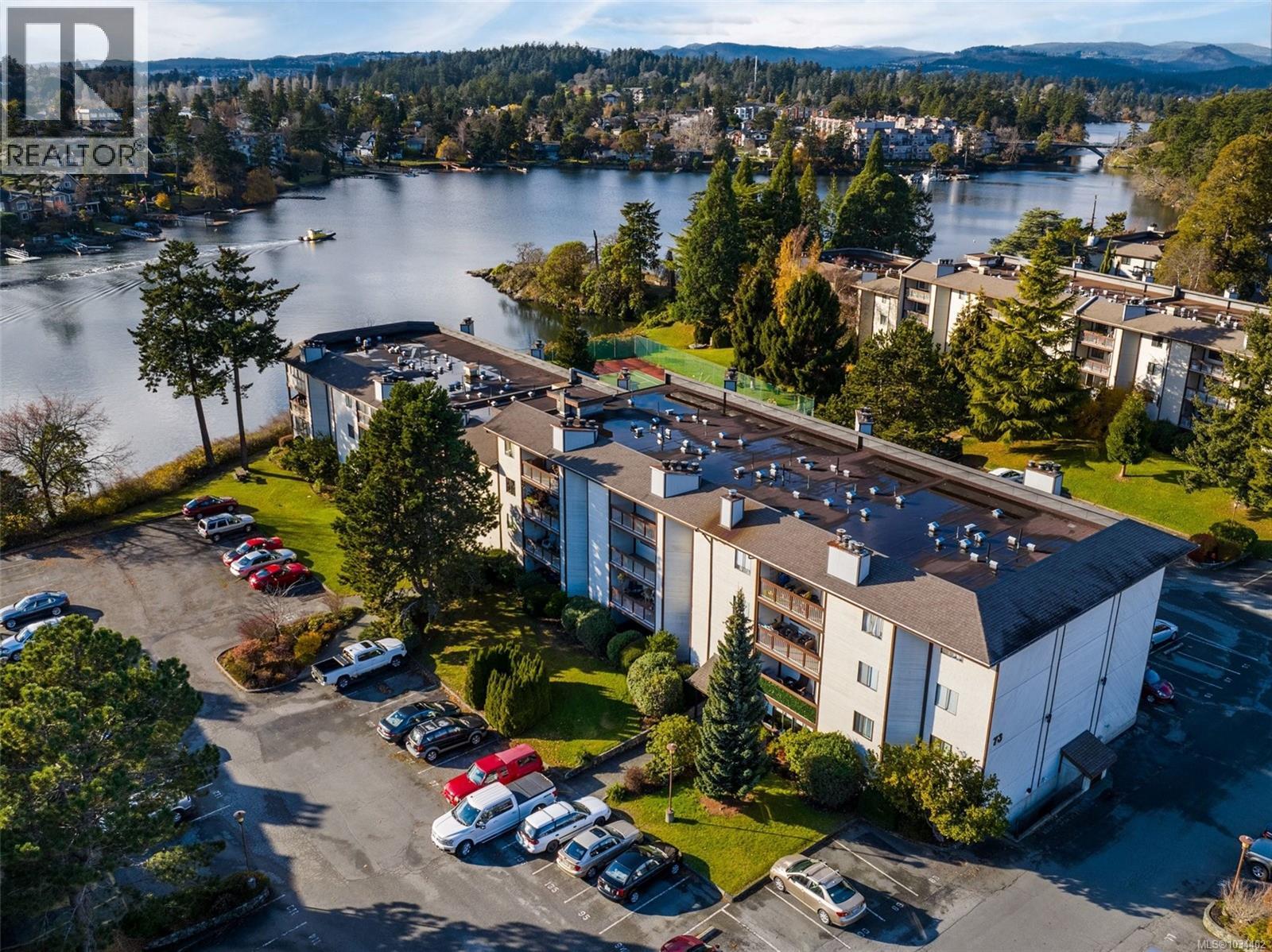103 73 Gorge Road West, Saanich