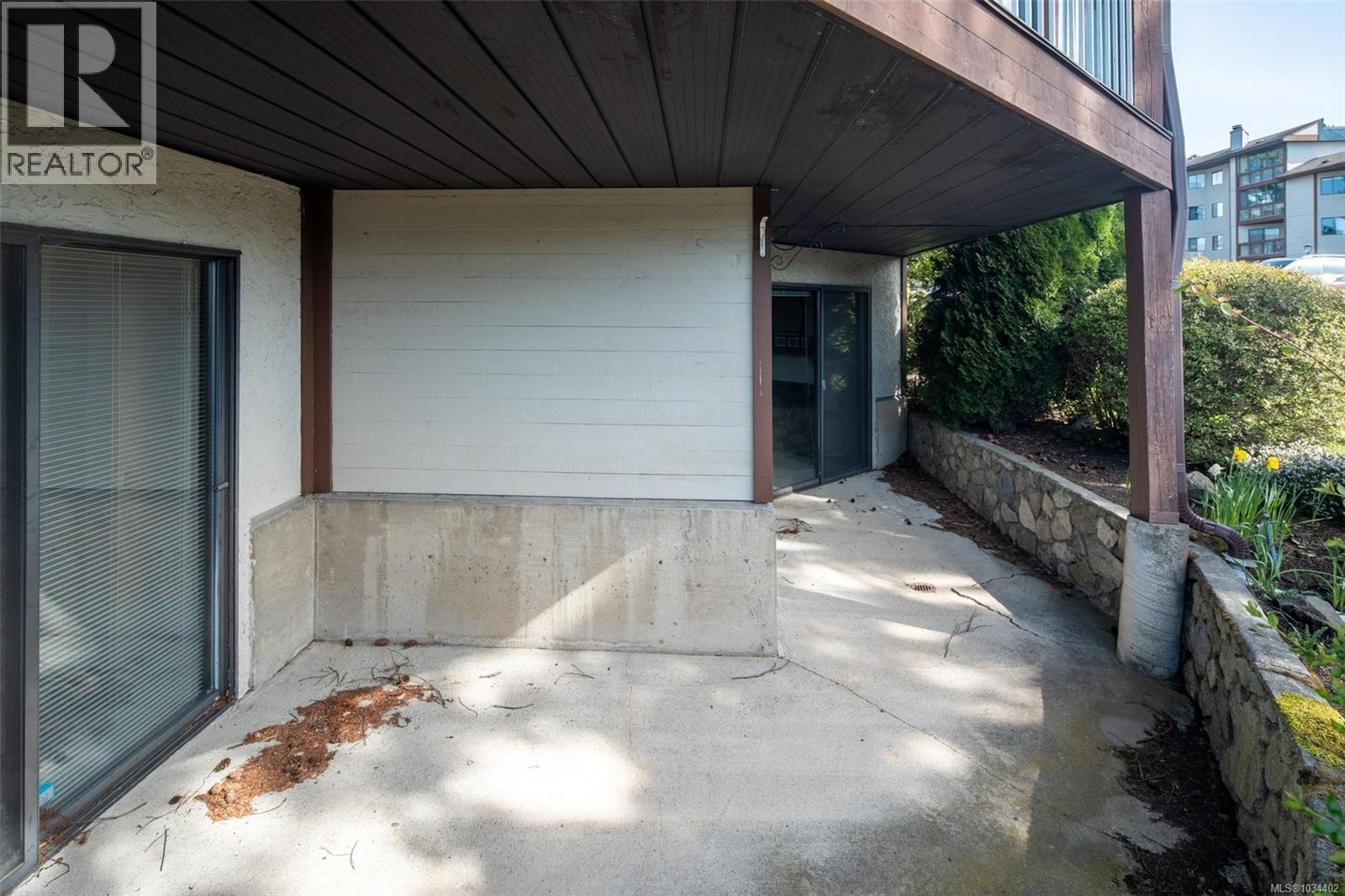 103 73 Gorge Road West, Saanich