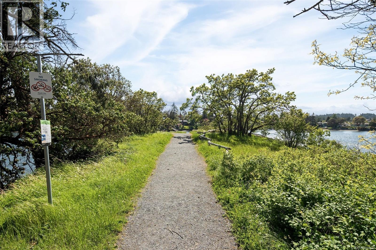 103 73 Gorge Road West, Saanich