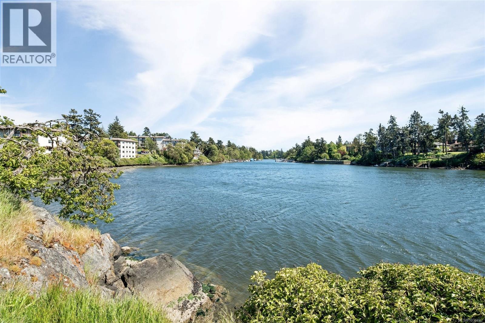 103 73 Gorge Road West, Saanich