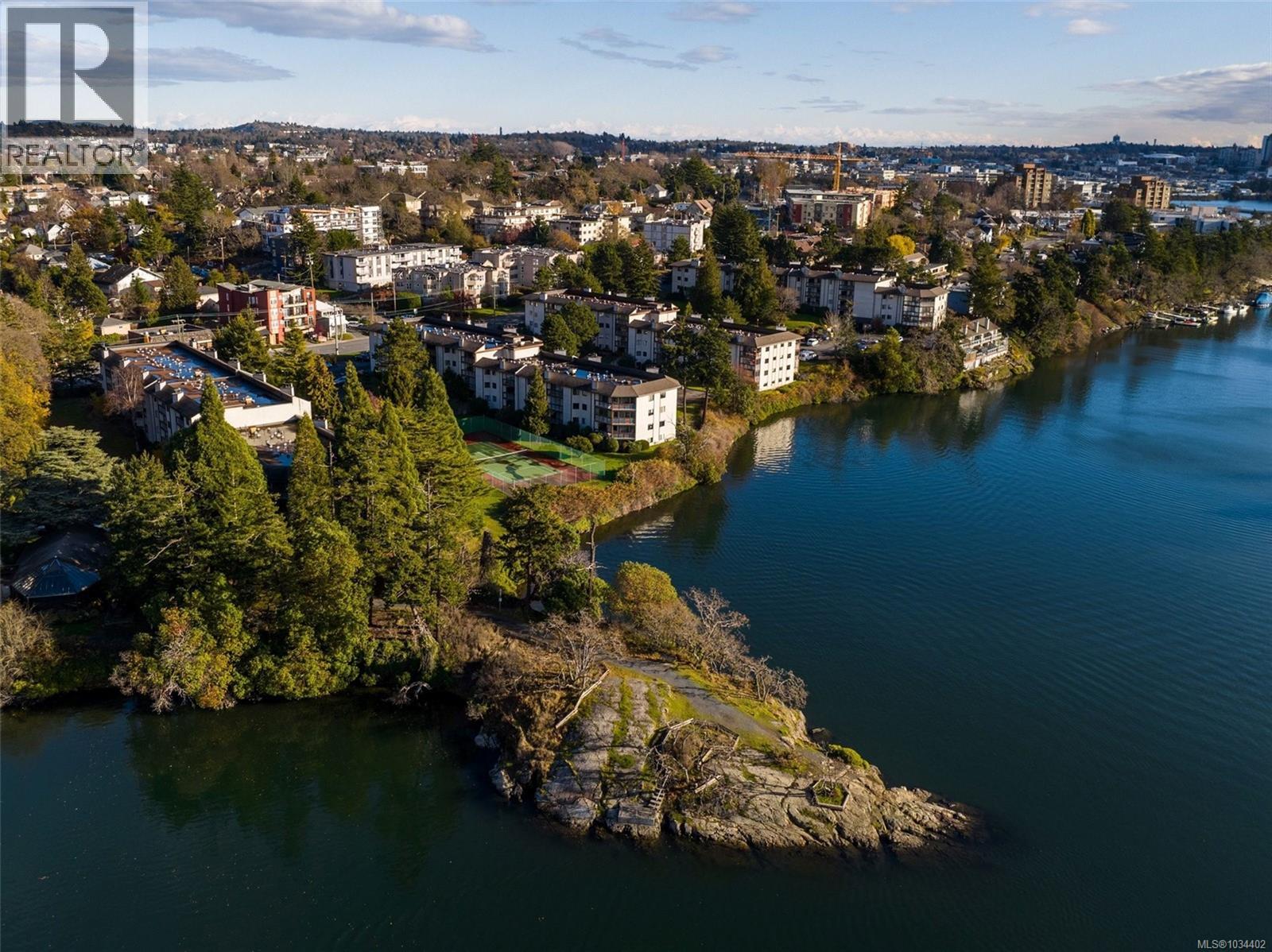 103 73 Gorge Road West, Saanich