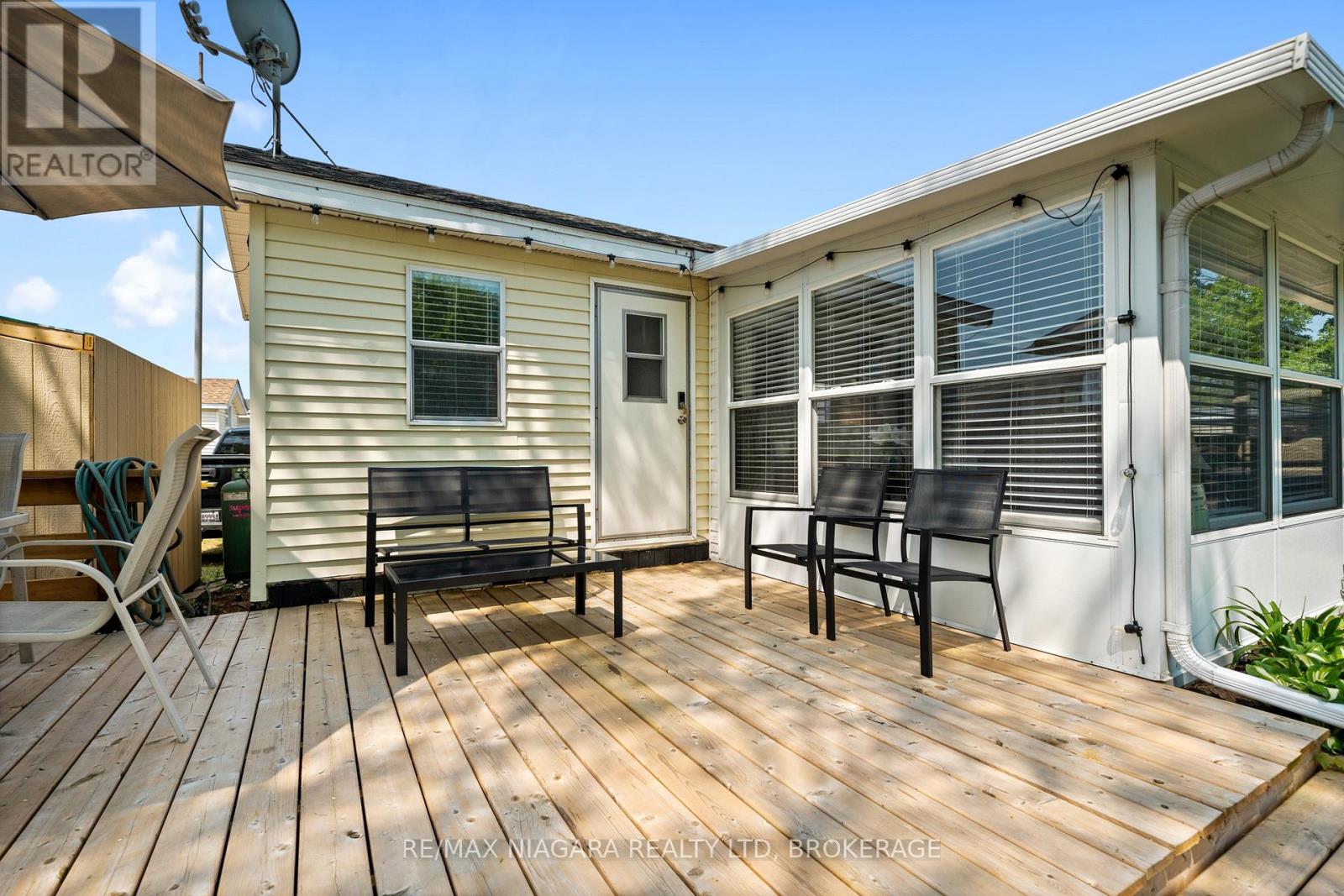 28 MARINER CRESCENT - 27