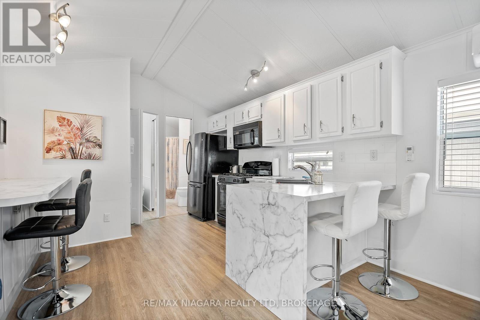 28 MARINER CRESCENT - 3
