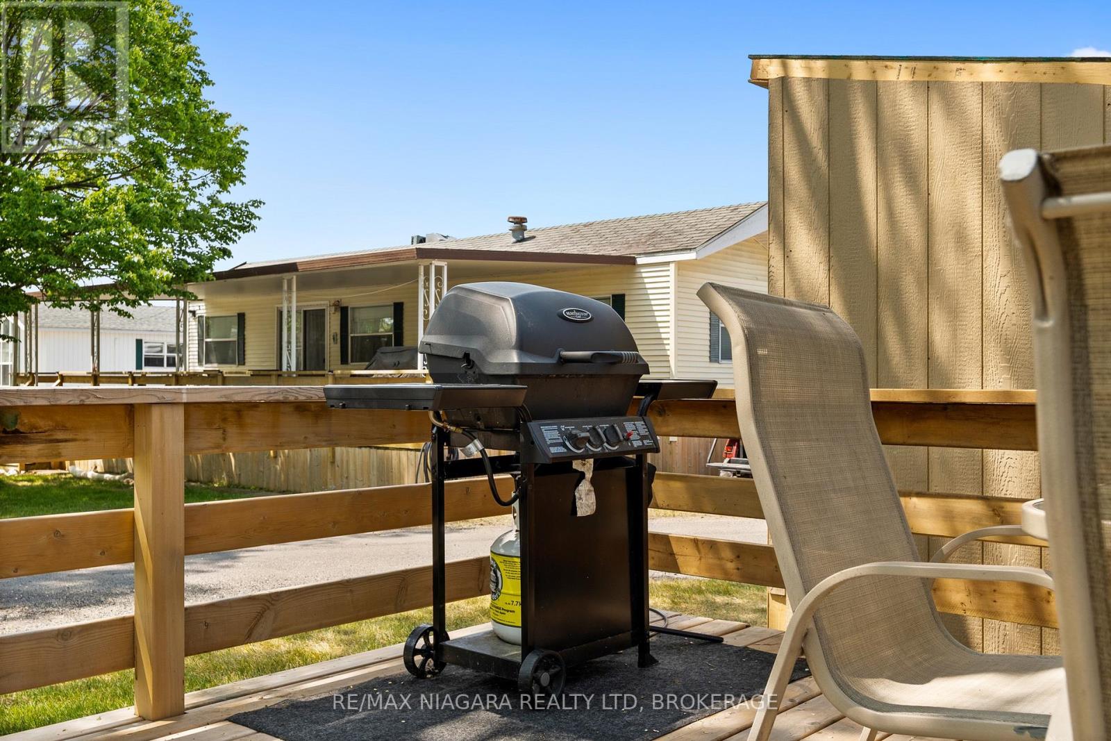 28 MARINER CRESCENT - 32