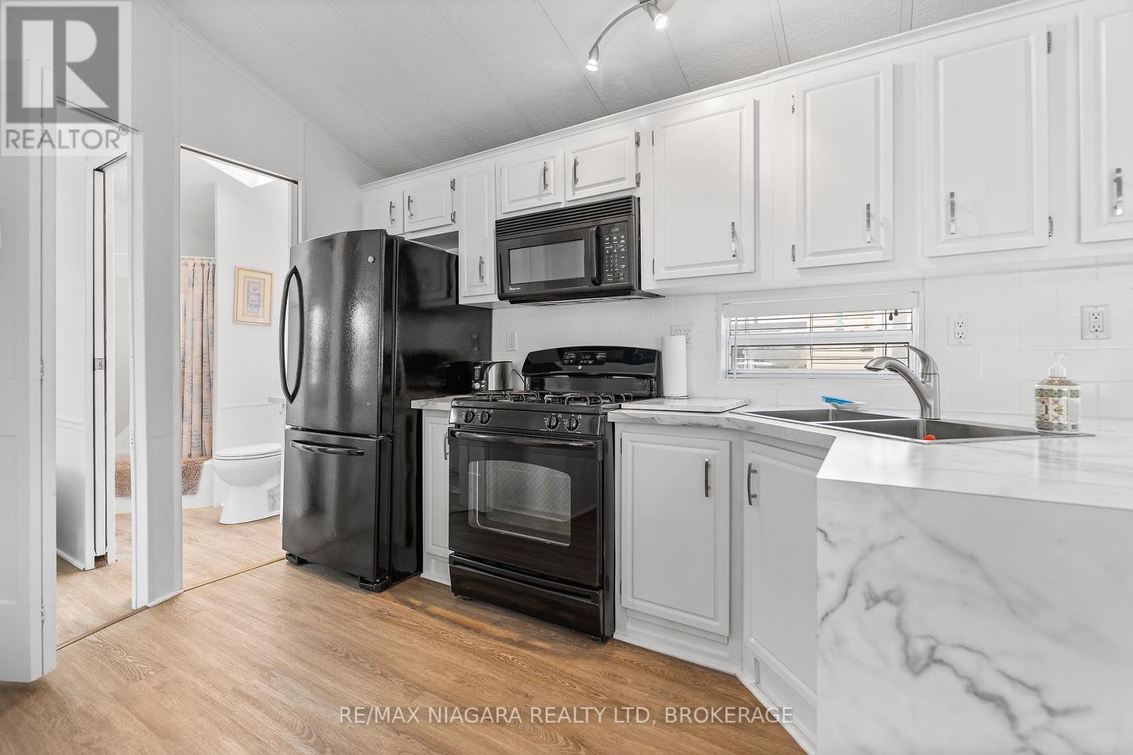 28 MARINER CRESCENT - 4