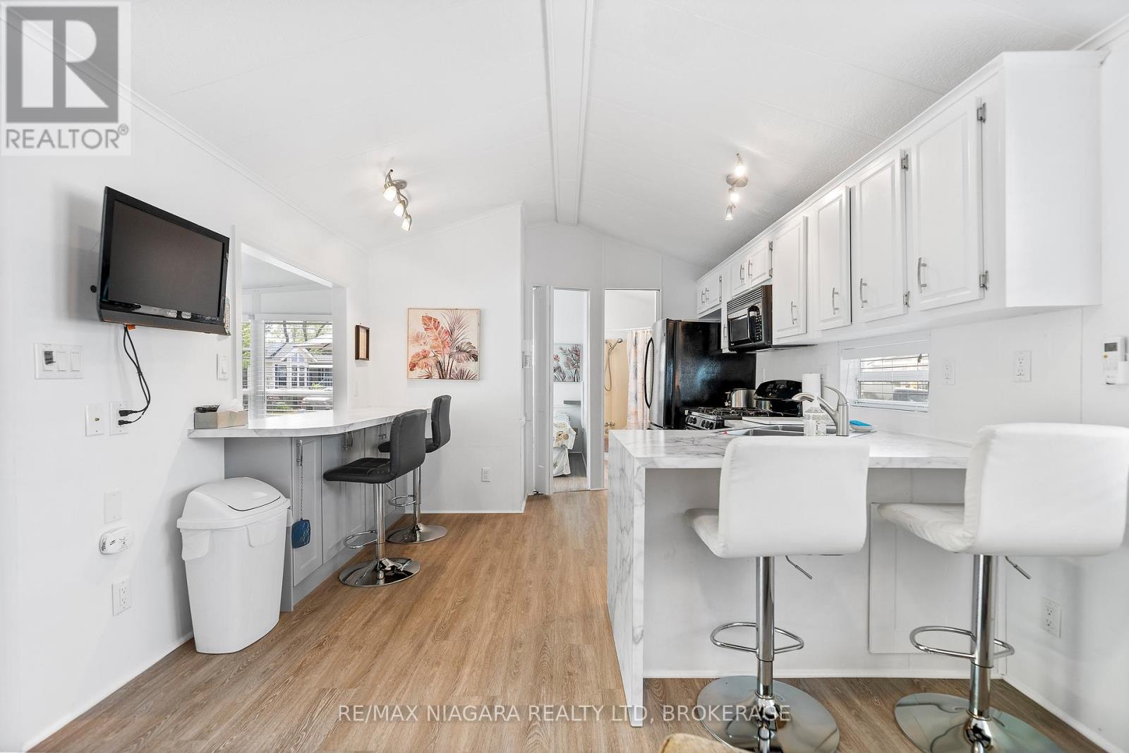 28 MARINER CRESCENT - 8