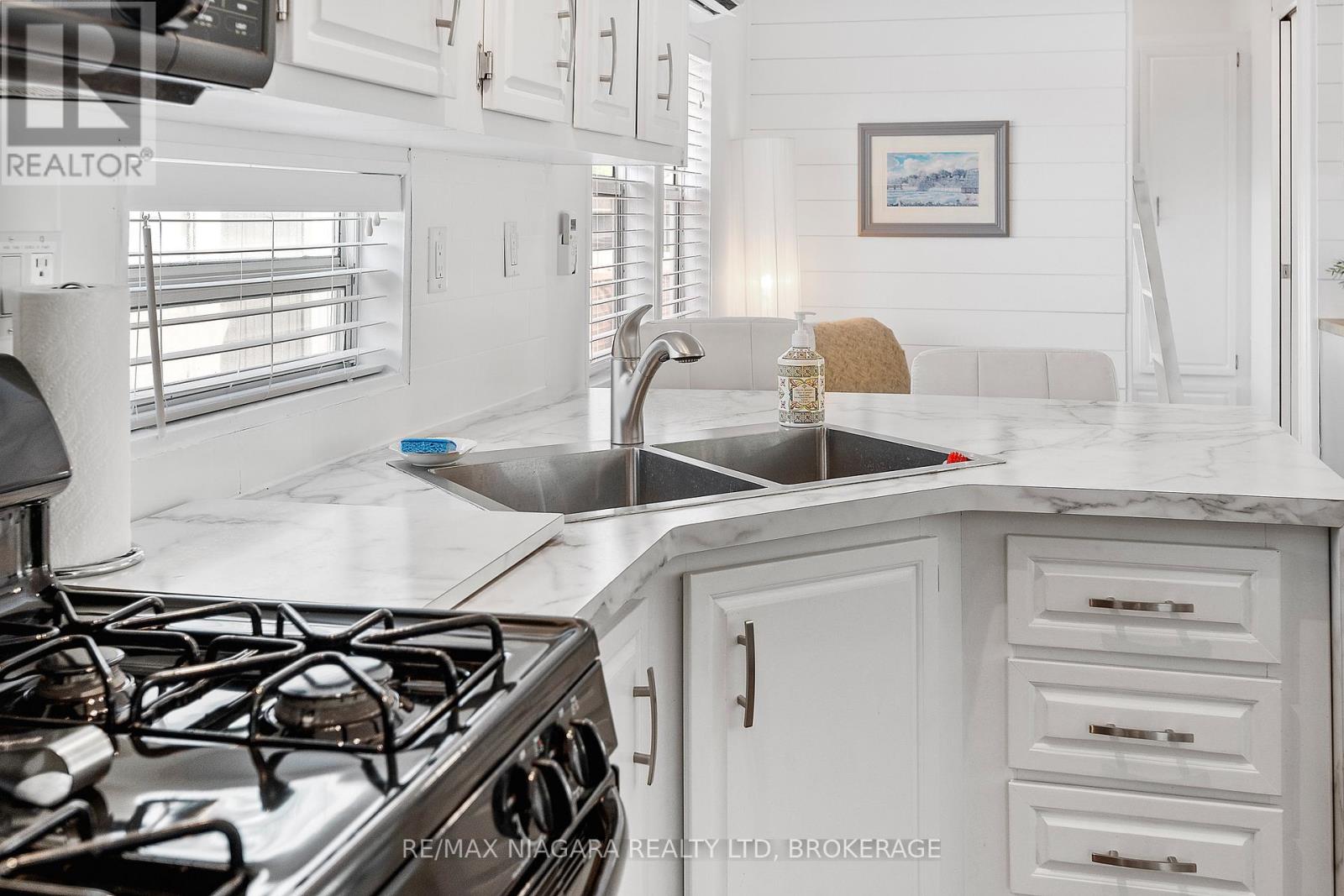 28 MARINER CRESCENT - 9