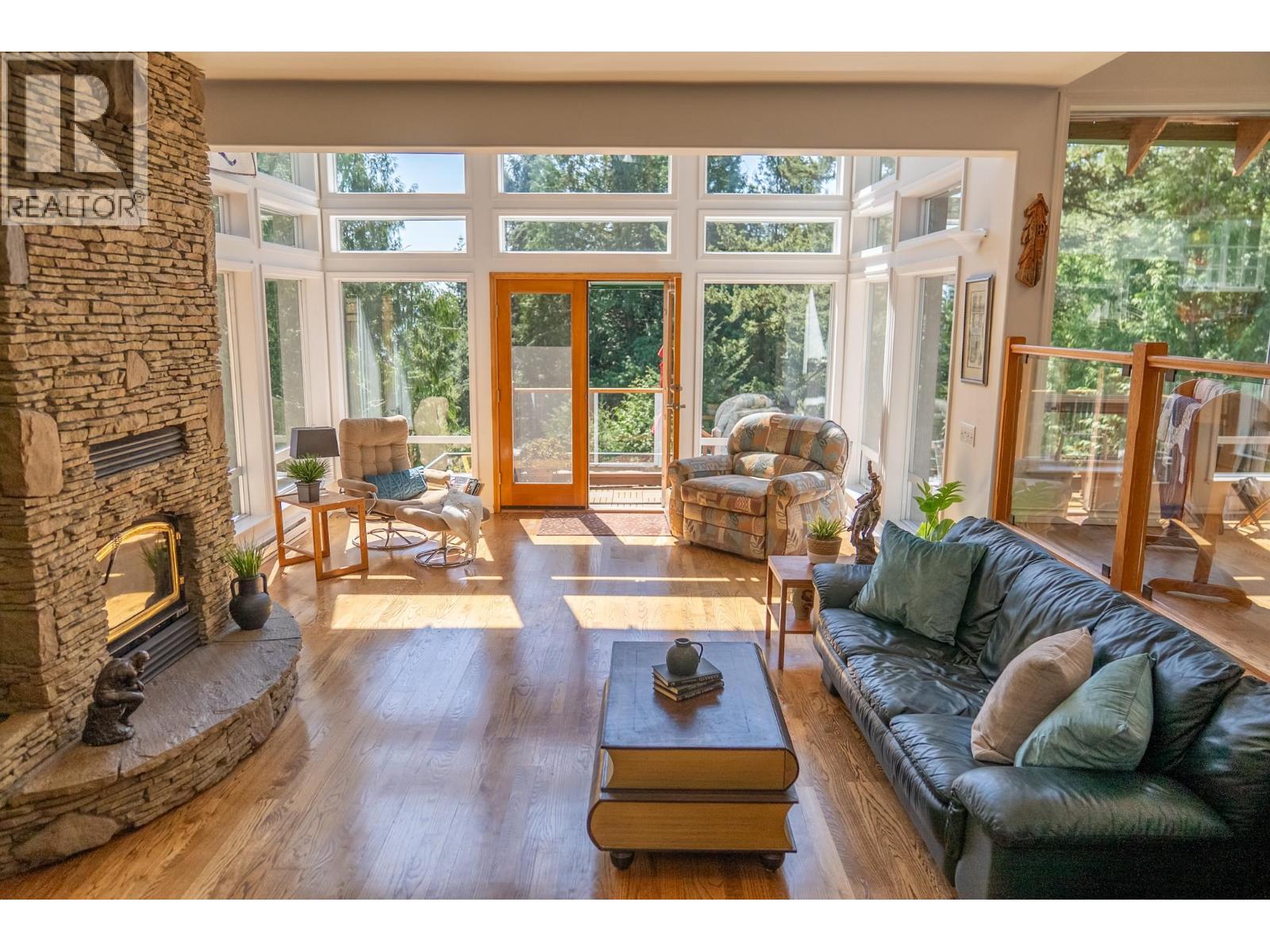 486 BLUFF WAY, Mayne Island