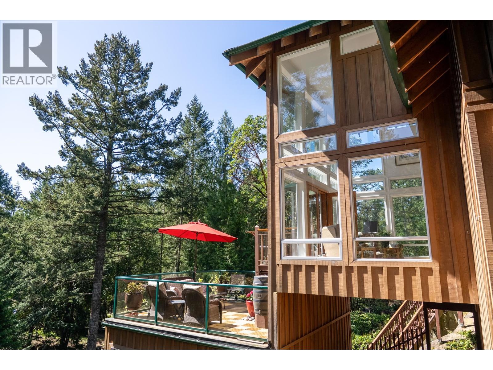 486 BLUFF WAY, Mayne Island