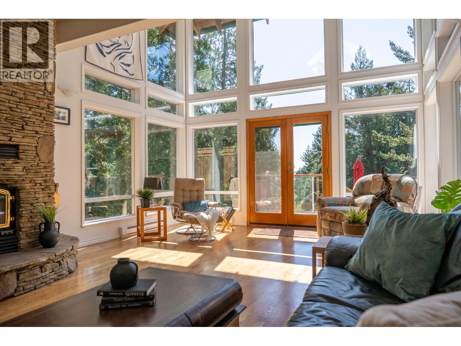 486 BLUFF WAY, Mayne Island