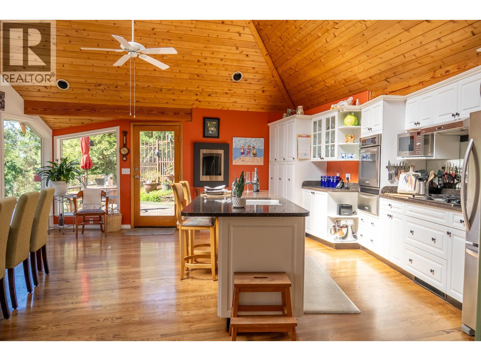 486 BLUFF WAY, Mayne Island