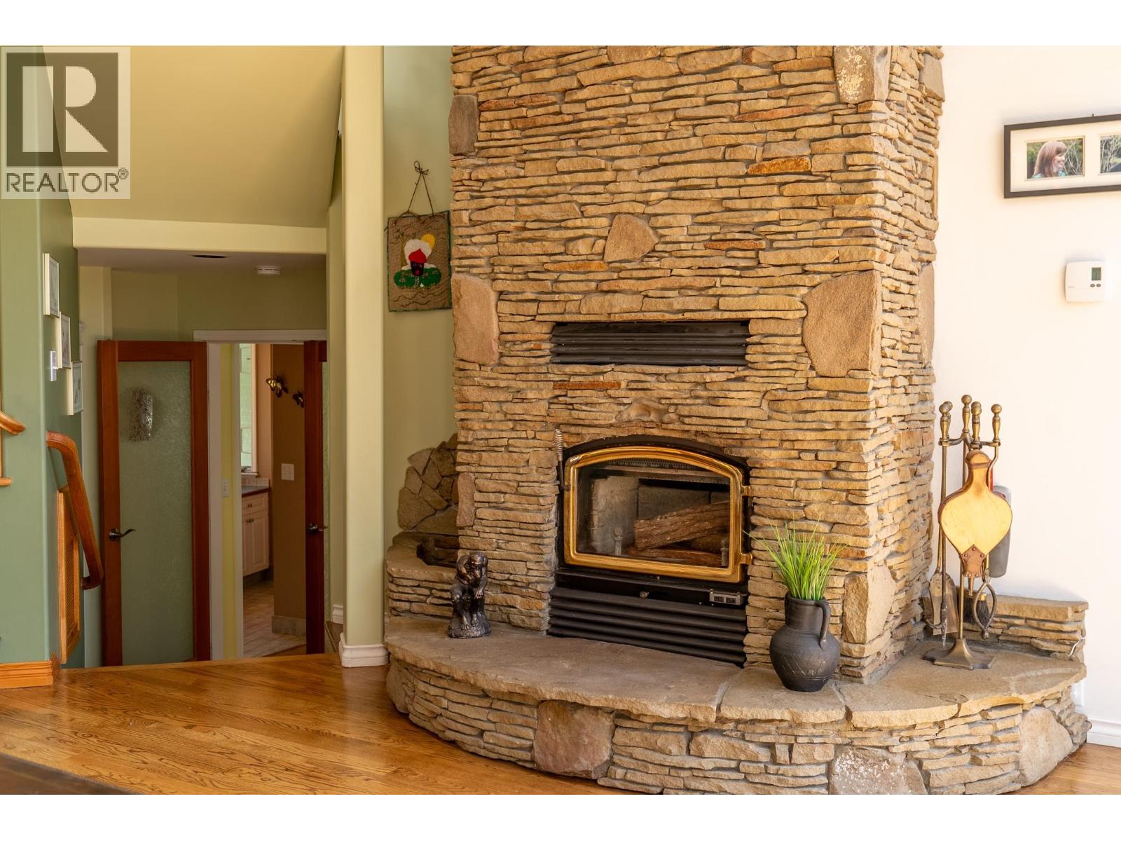 486 BLUFF WAY, Mayne Island