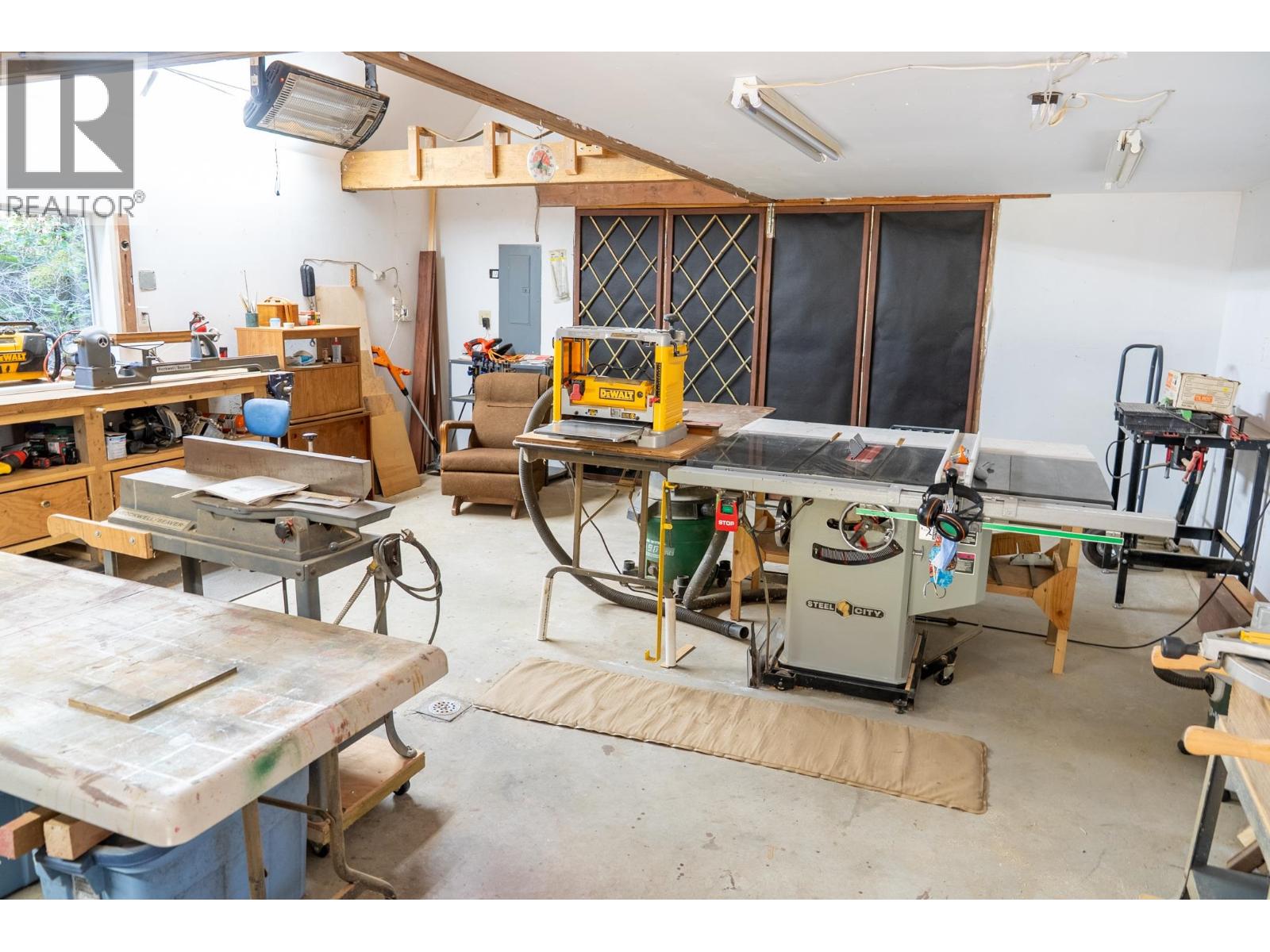 486 BLUFF WAY, Mayne Island