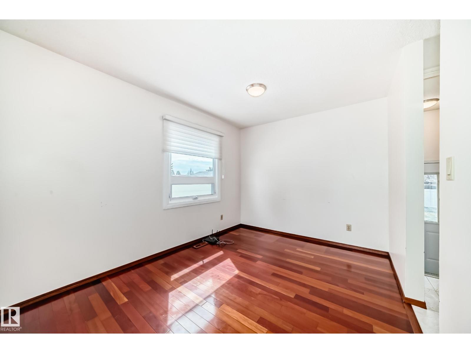 11739 152A AV NW, Edmonton
