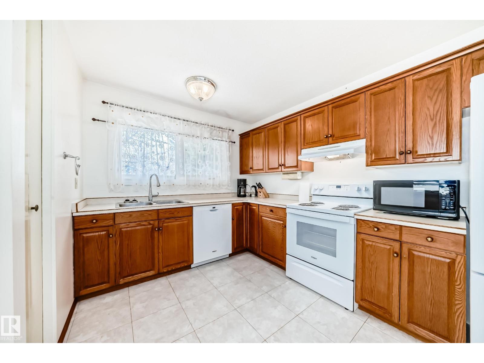 11739 152A AV NW, Edmonton