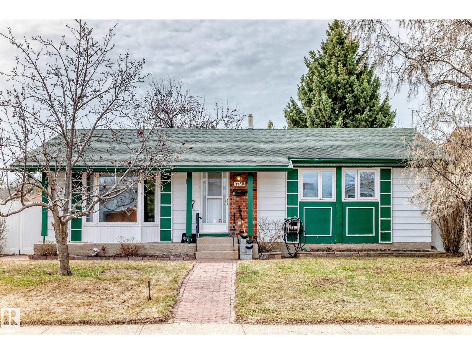 11739 152A AV NW, Edmonton
