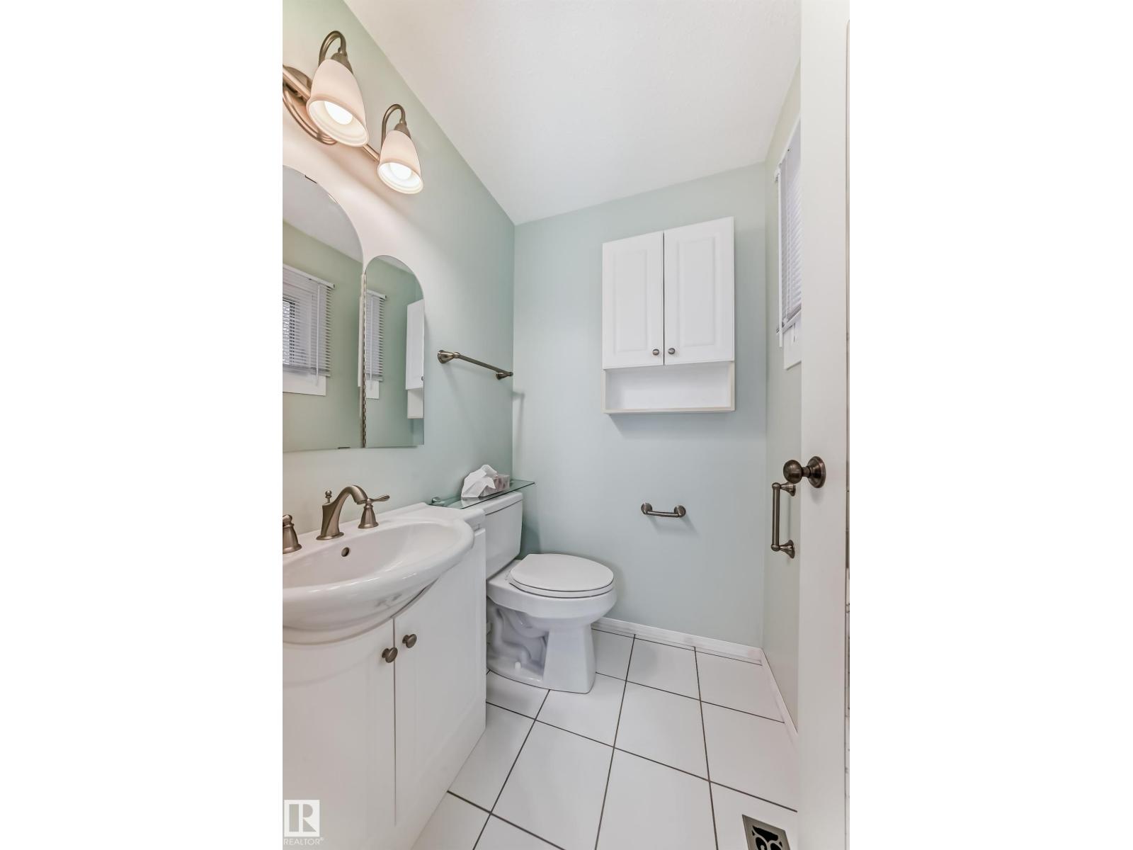 11739 152A AV NW, Edmonton