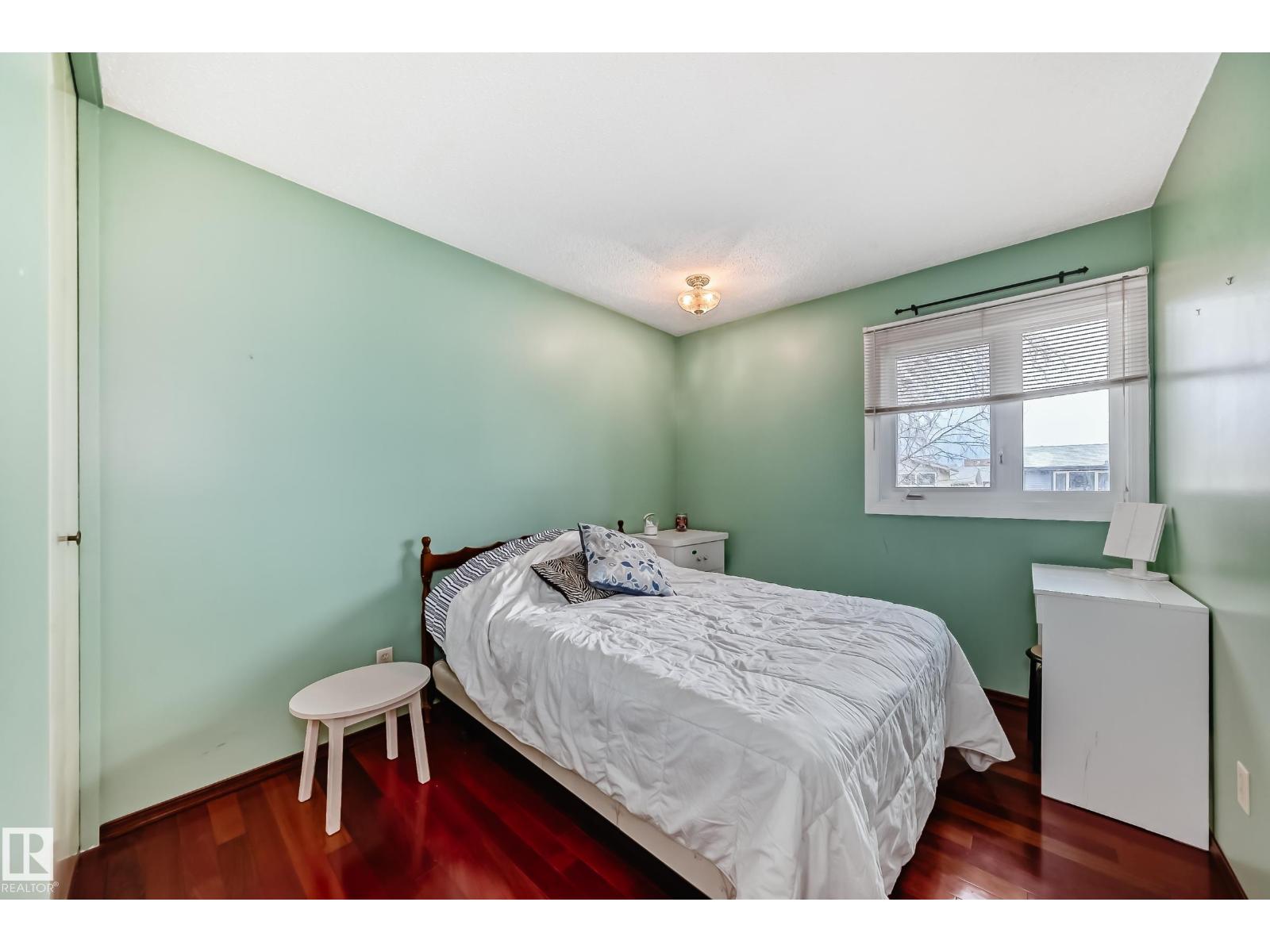 11739 152A AV NW, Edmonton