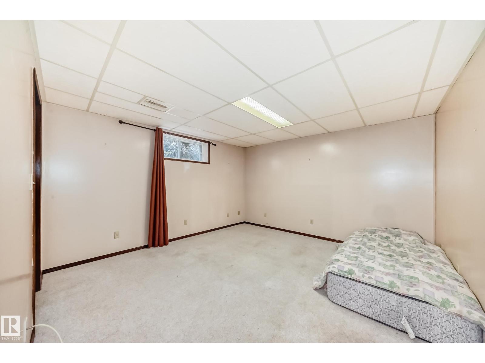 11739 152A AV NW, Edmonton