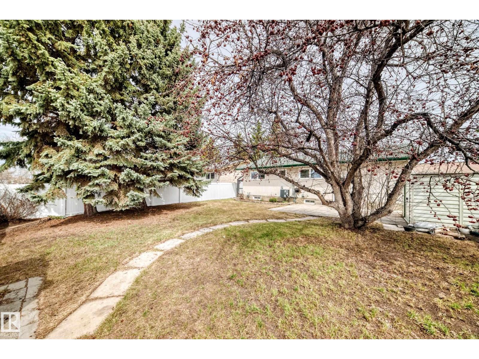 11739 152A AV NW, Edmonton