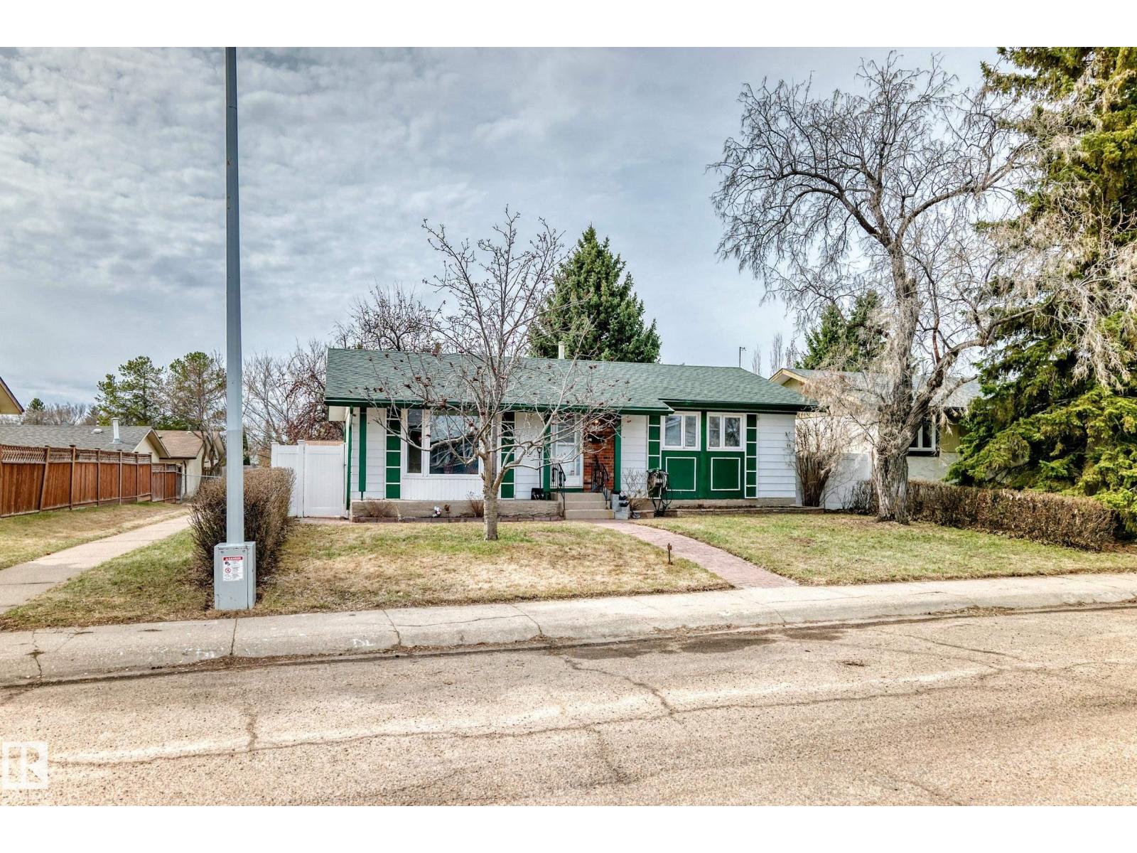 11739 152A AV NW, Edmonton