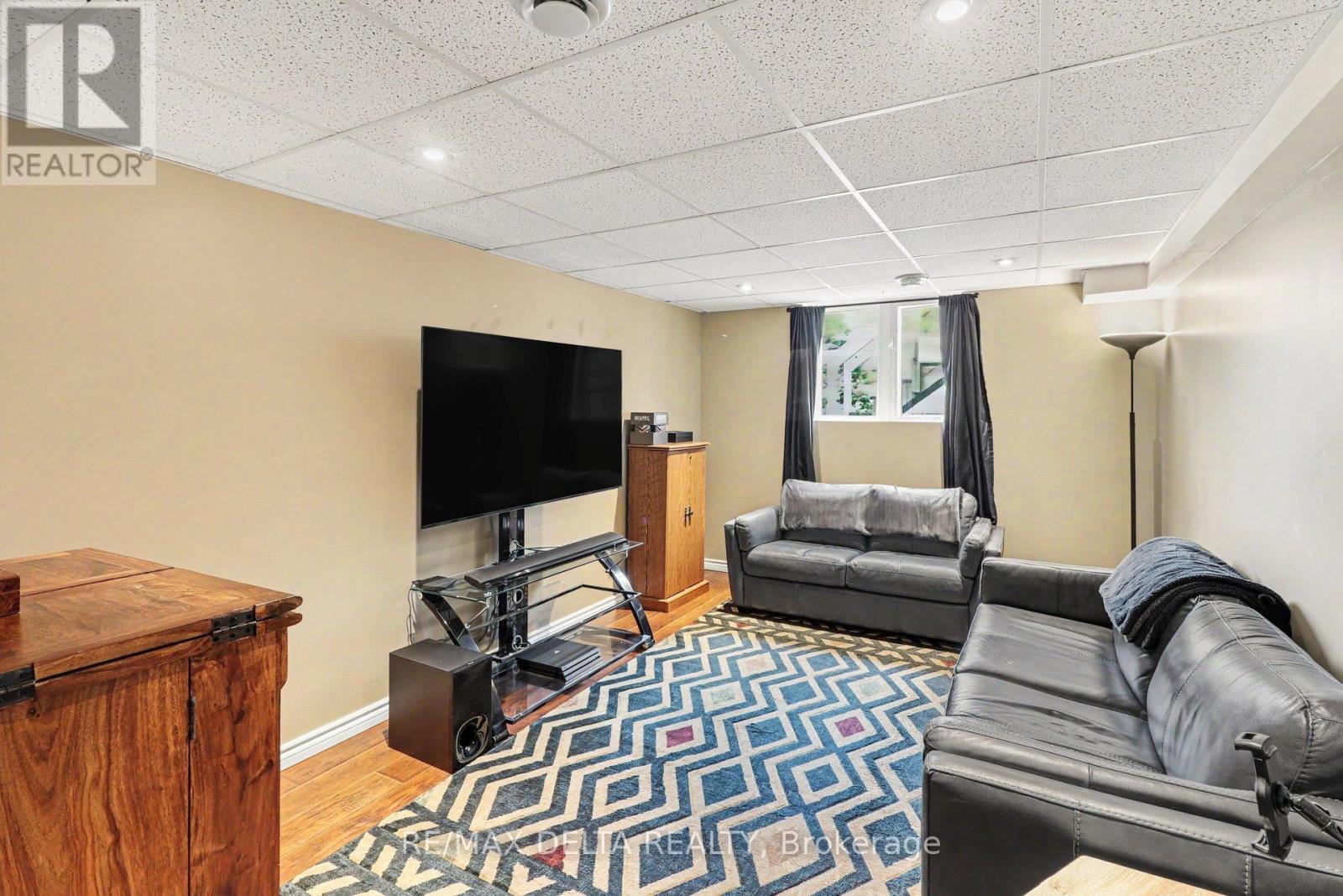 169 LOUISE STREET - 27