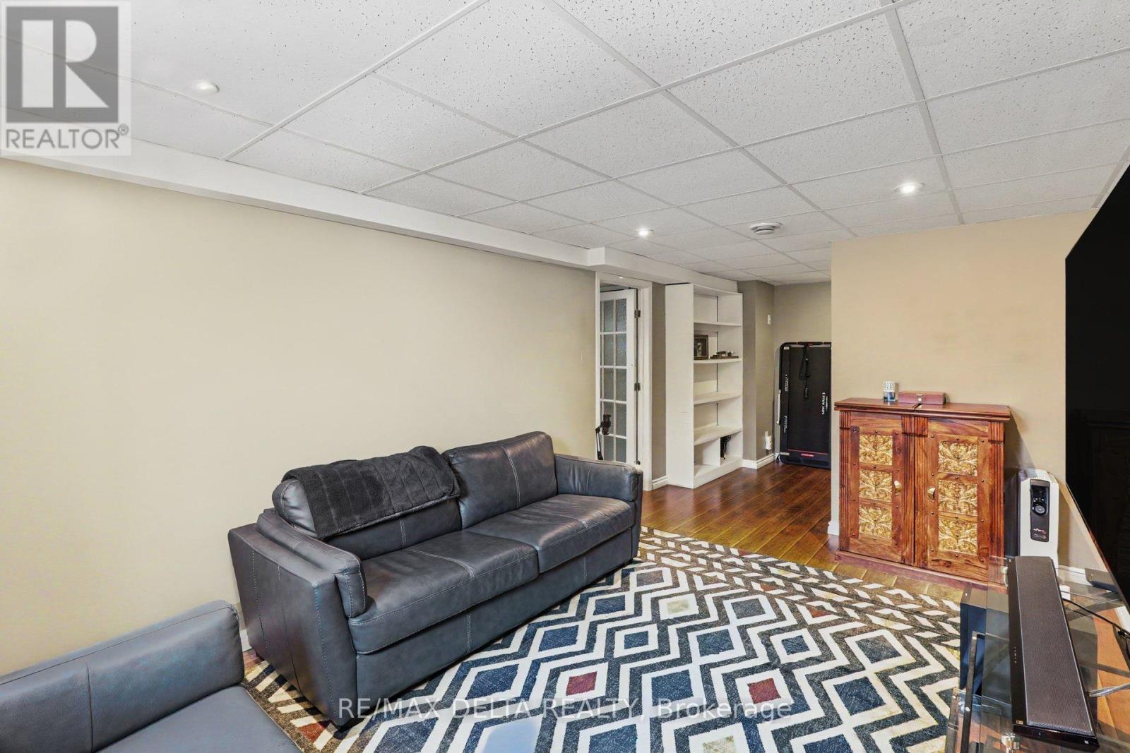 169 LOUISE STREET - 29