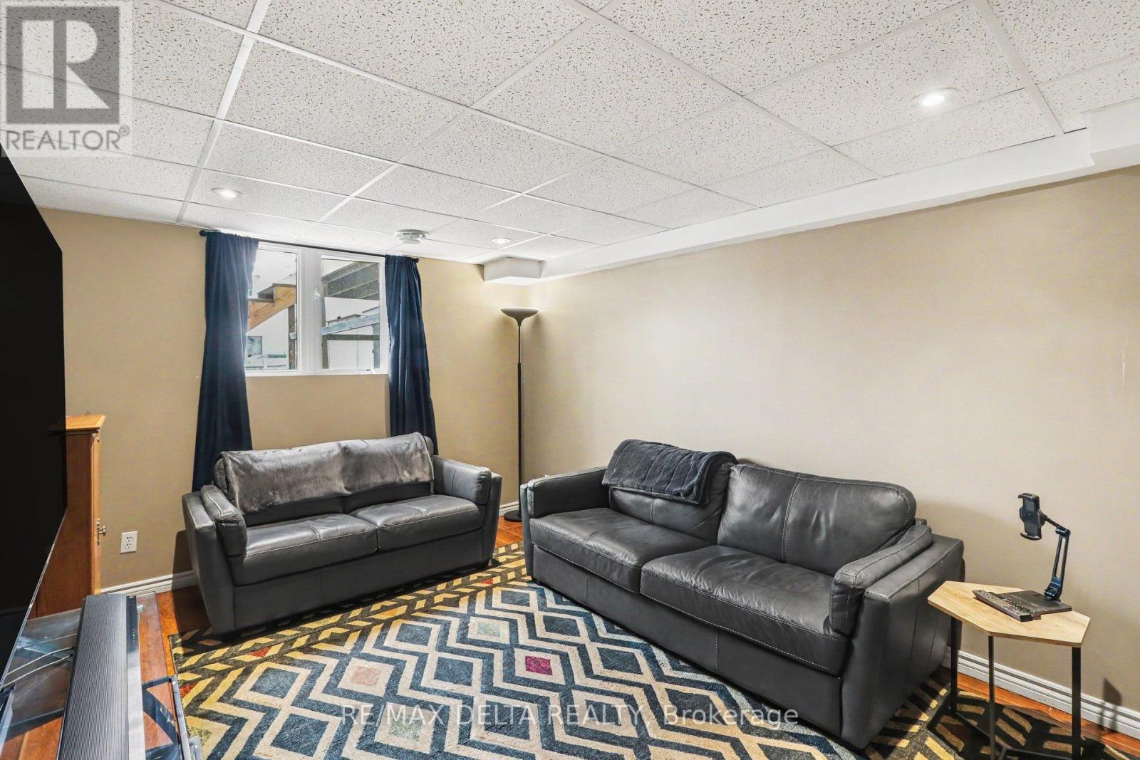 169 LOUISE STREET - 30