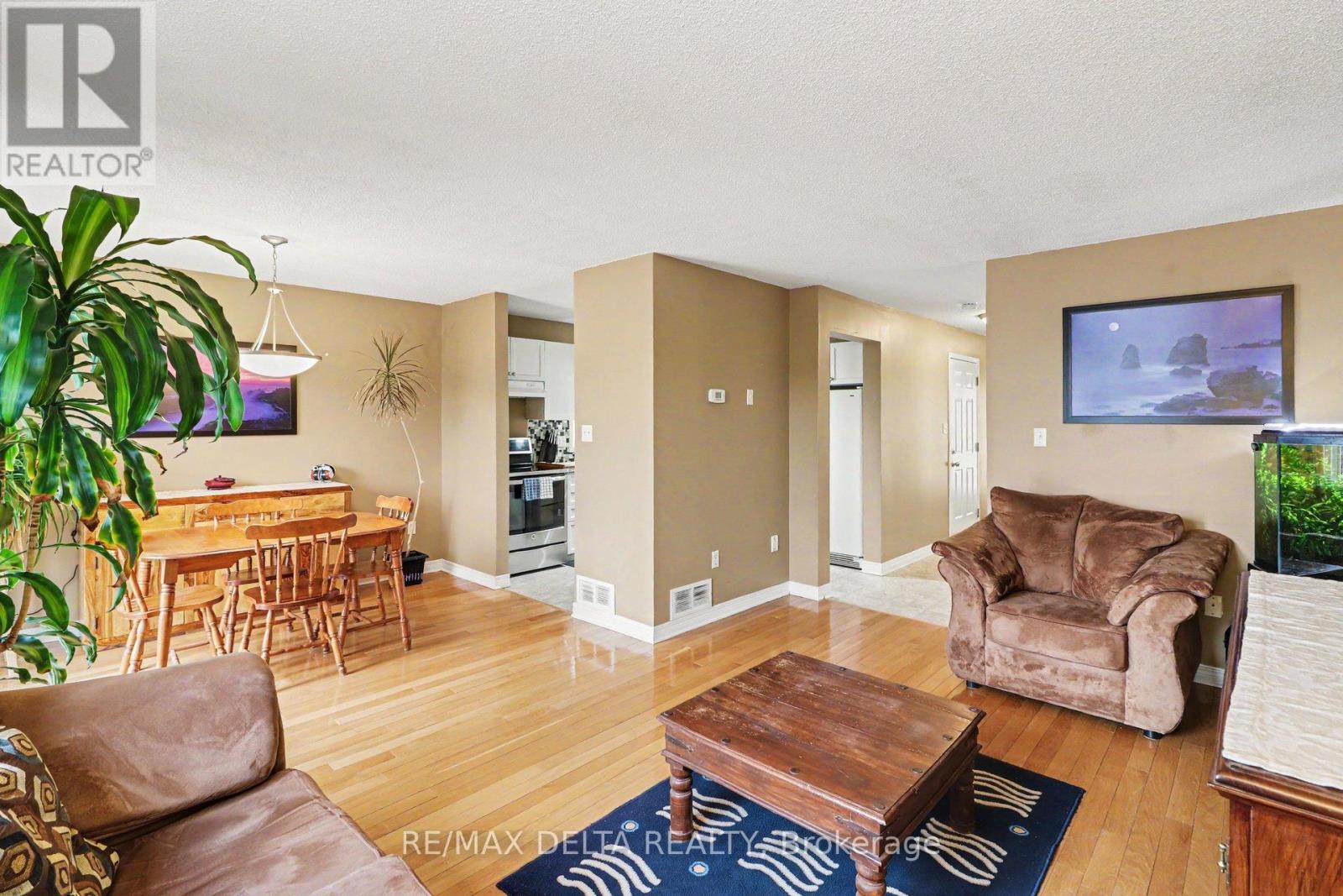 169 LOUISE STREET - 8