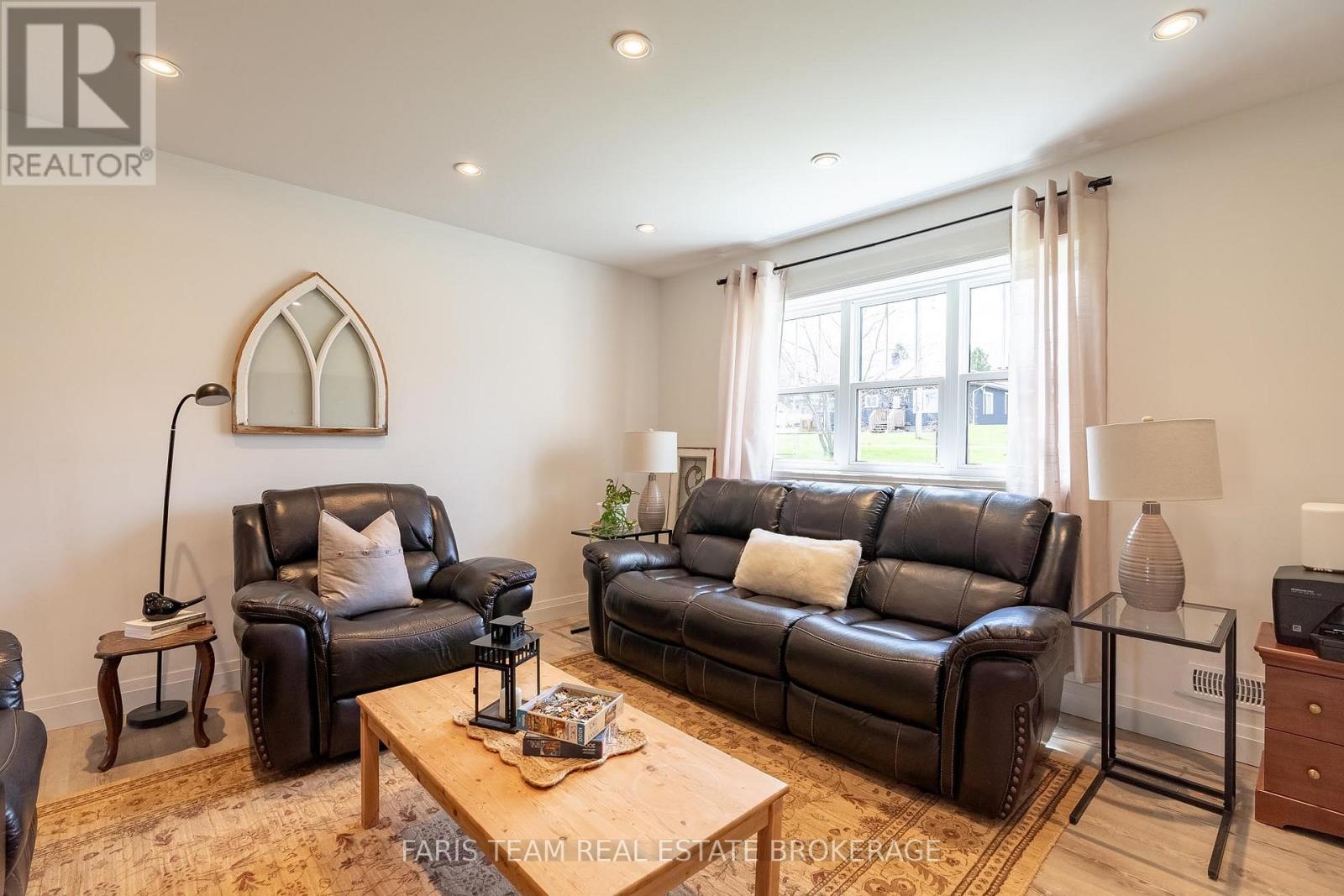 753 FIFTH AVENUE - 25