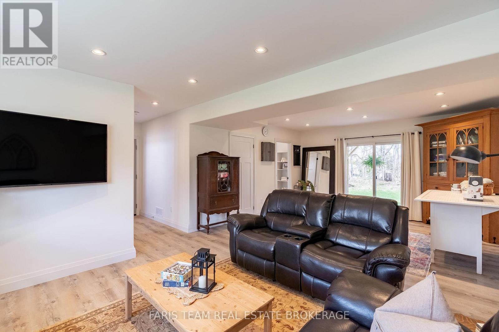 753 FIFTH AVENUE - 27