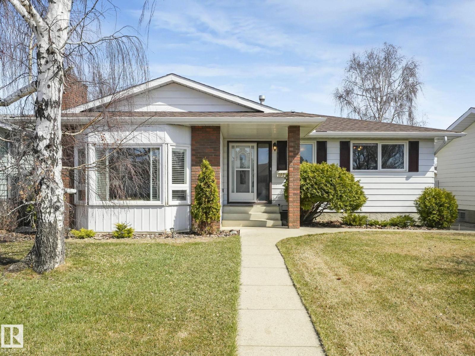 1027 77 ST NW, Edmonton