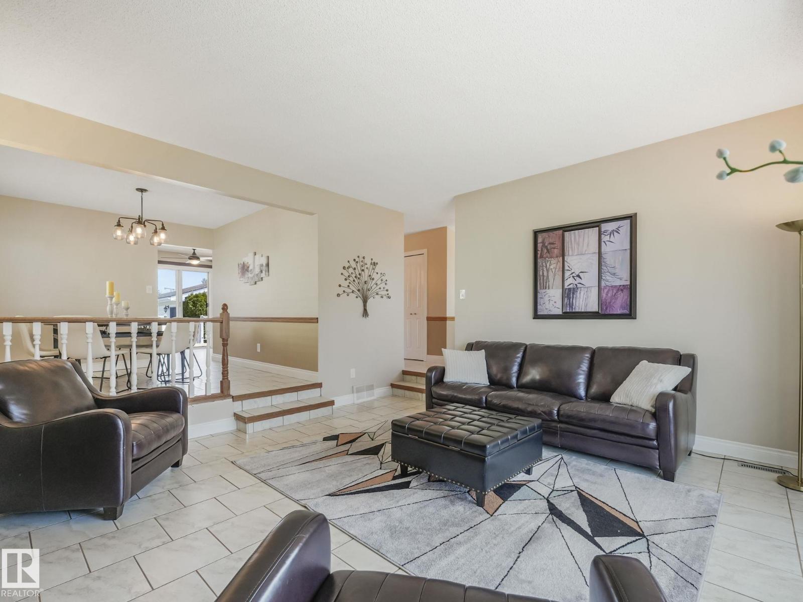 1027 77 ST NW, Edmonton