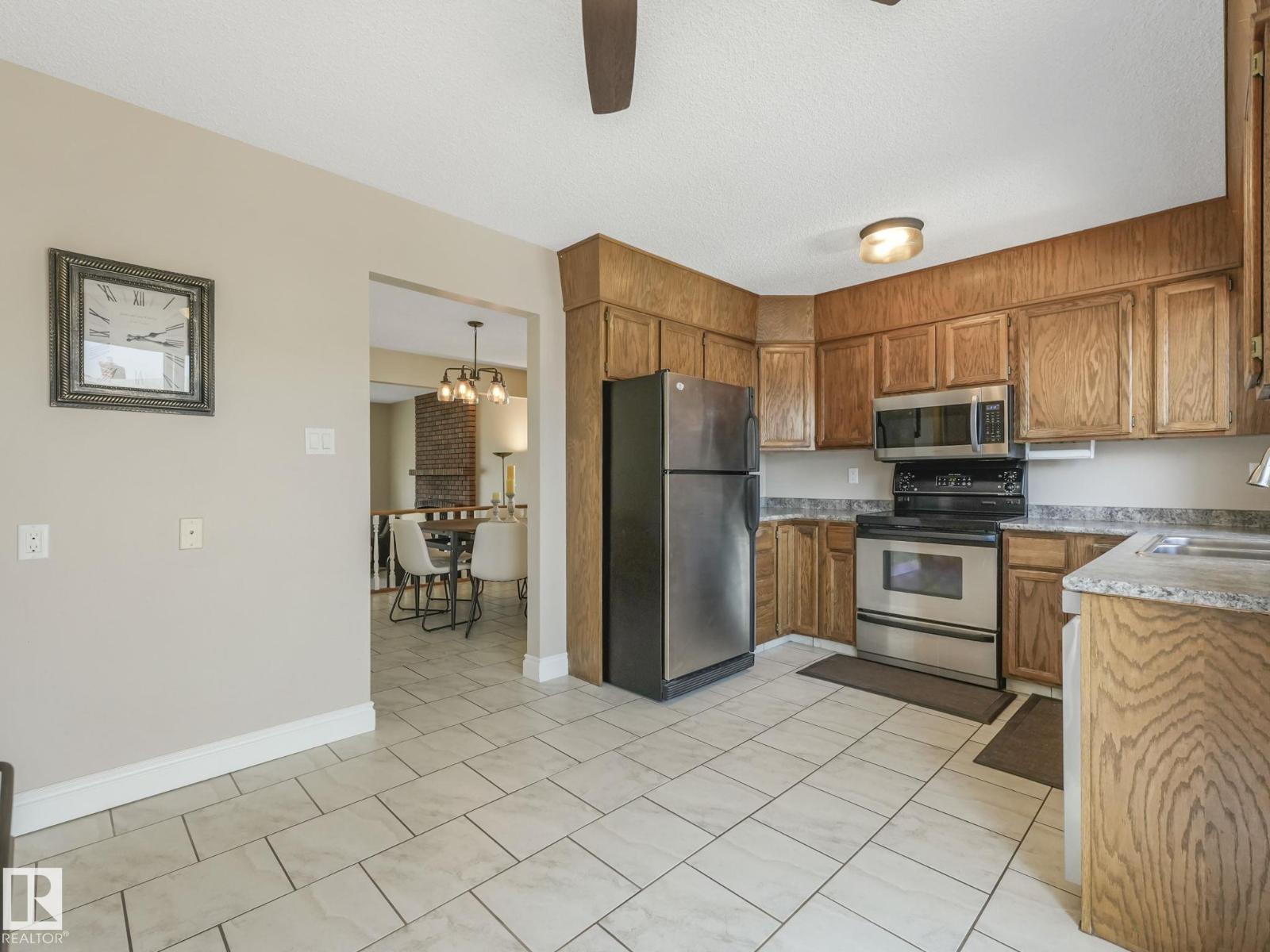 1027 77 ST NW, Edmonton