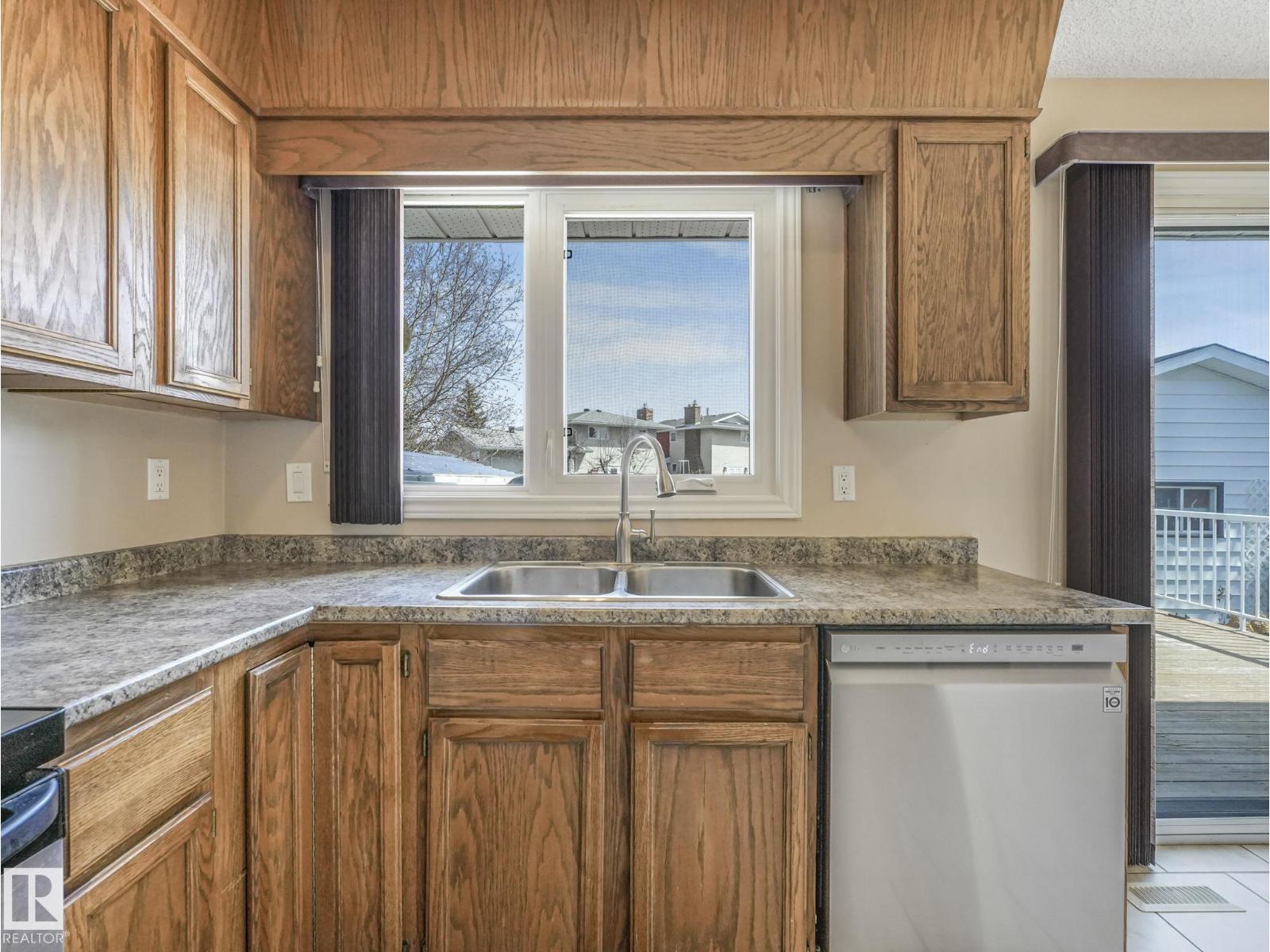 1027 77 ST NW, Edmonton
