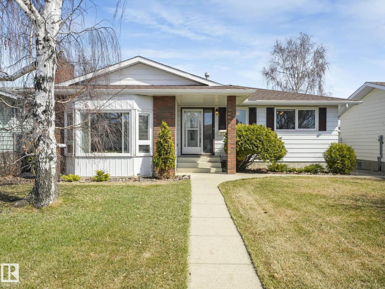 1027 77 ST NW, Edmonton
