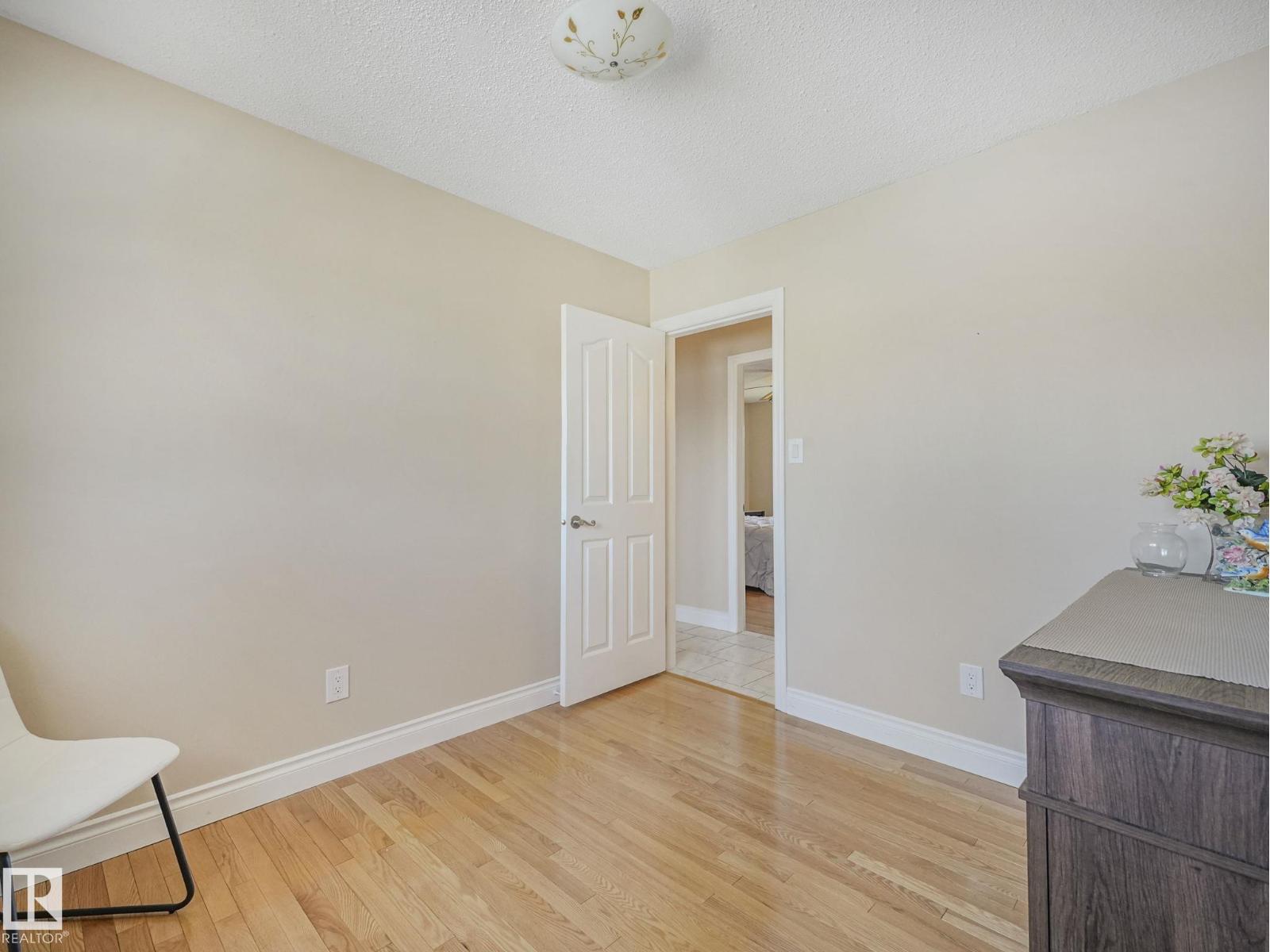 1027 77 ST NW, Edmonton