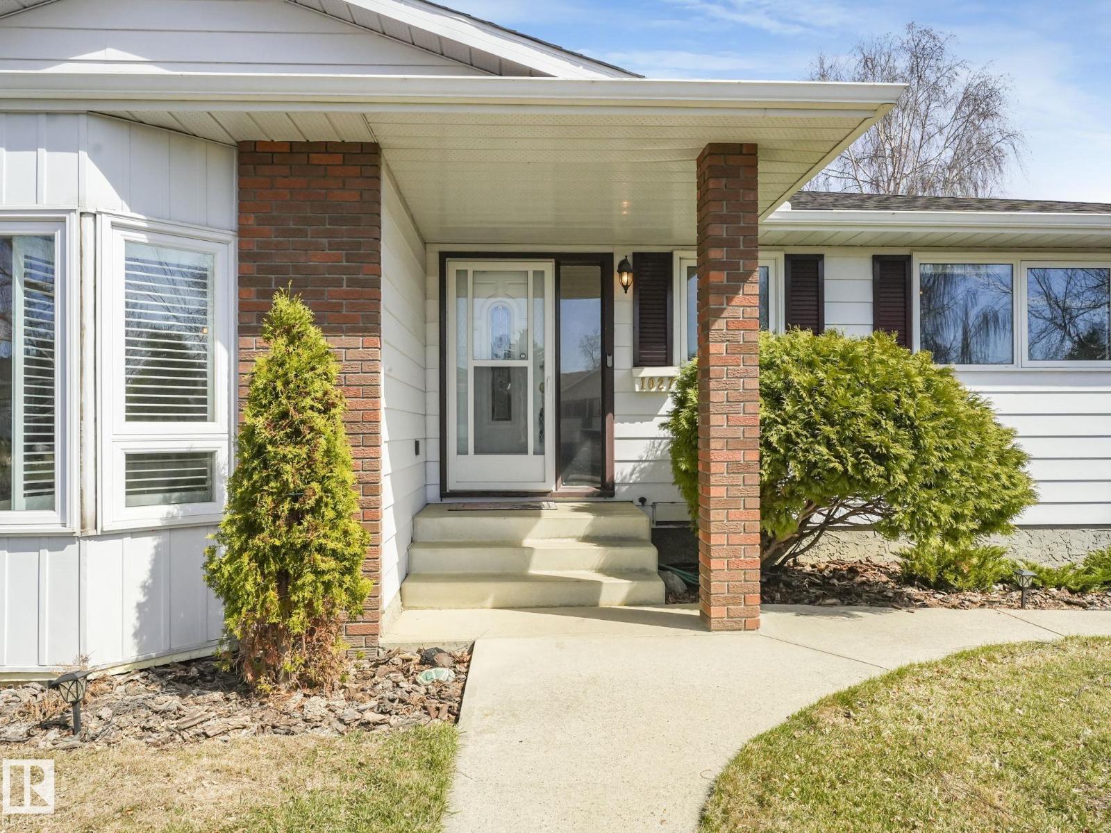 1027 77 ST NW, Edmonton