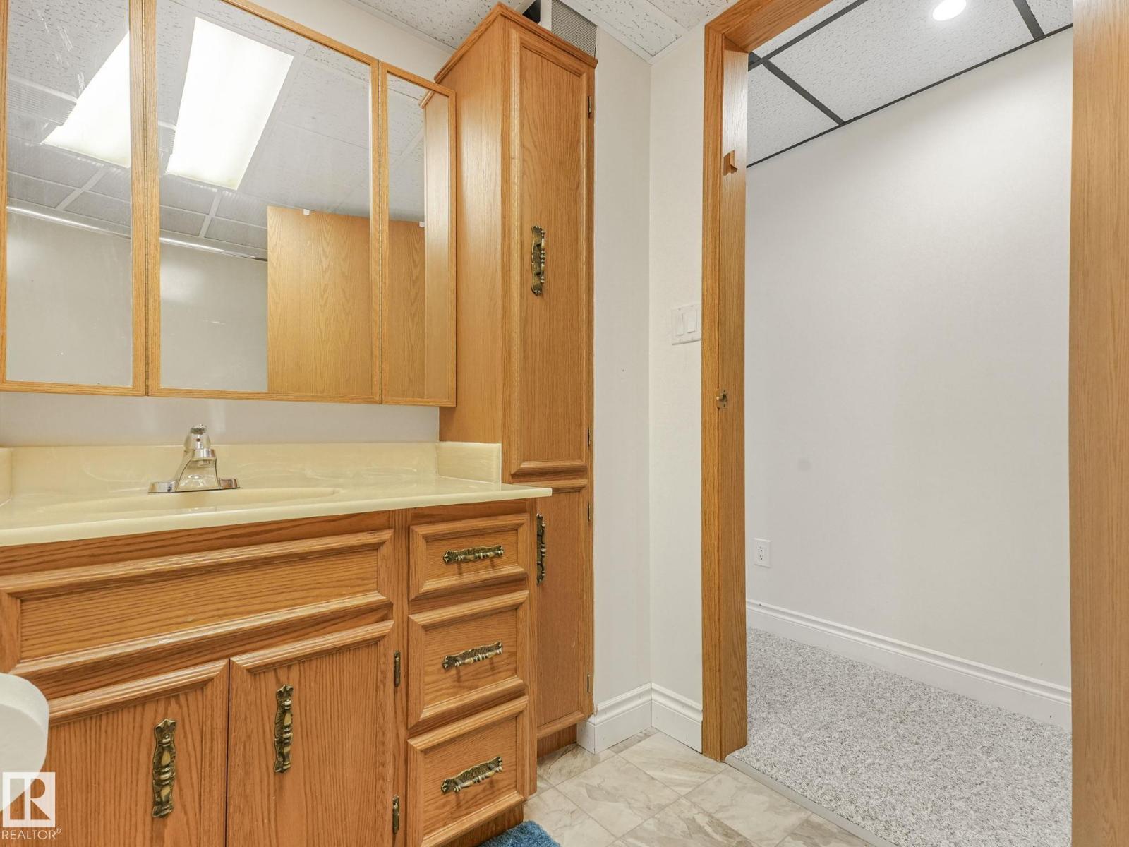 1027 77 ST NW, Edmonton