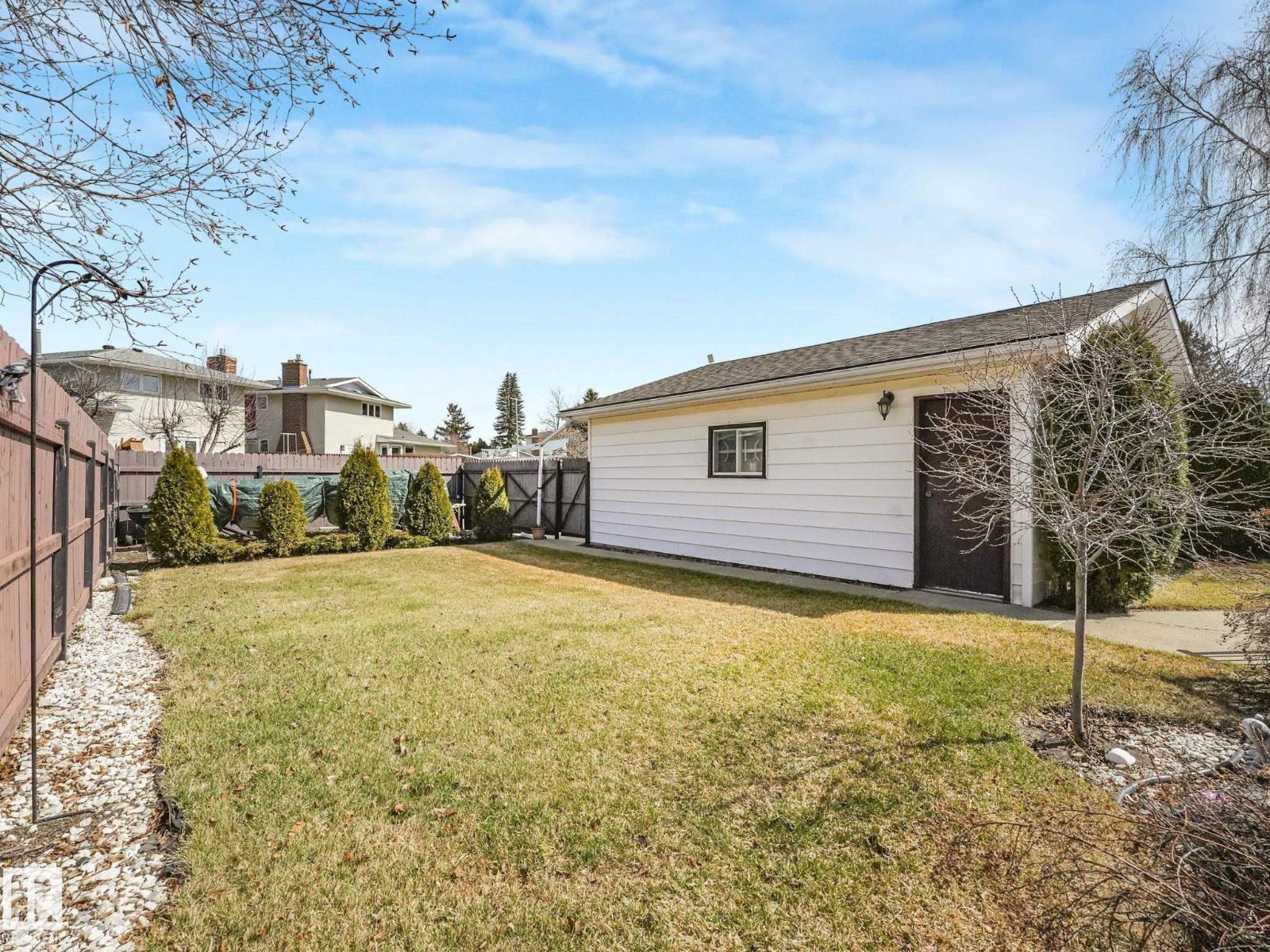 1027 77 ST NW, Edmonton