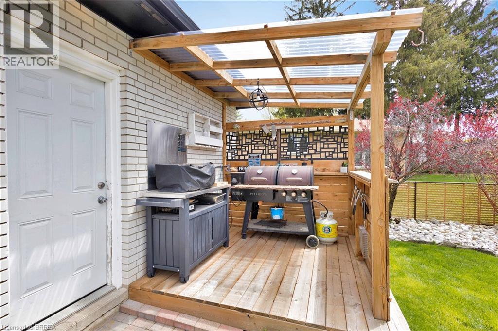 9 DRIFTWOOD Drive, Brantford, Ontario, N3R3K1 — Photo 34