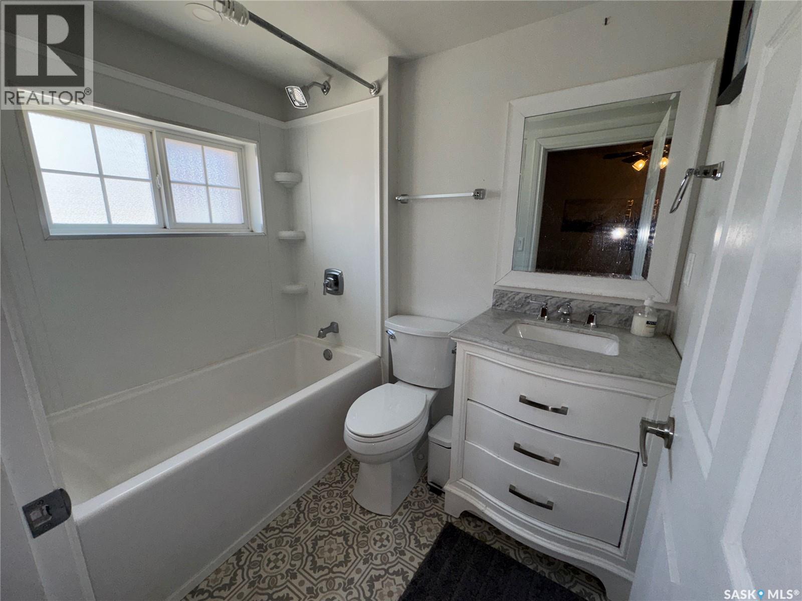 #2A 2125 LORNE STREET - 9