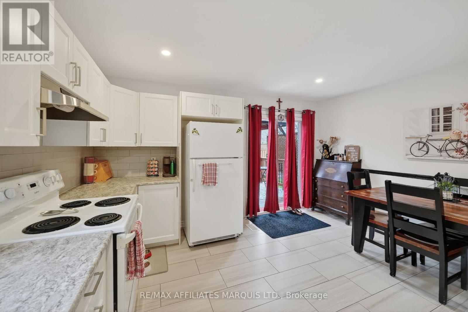 328 BELFORT CRESCENT - 12