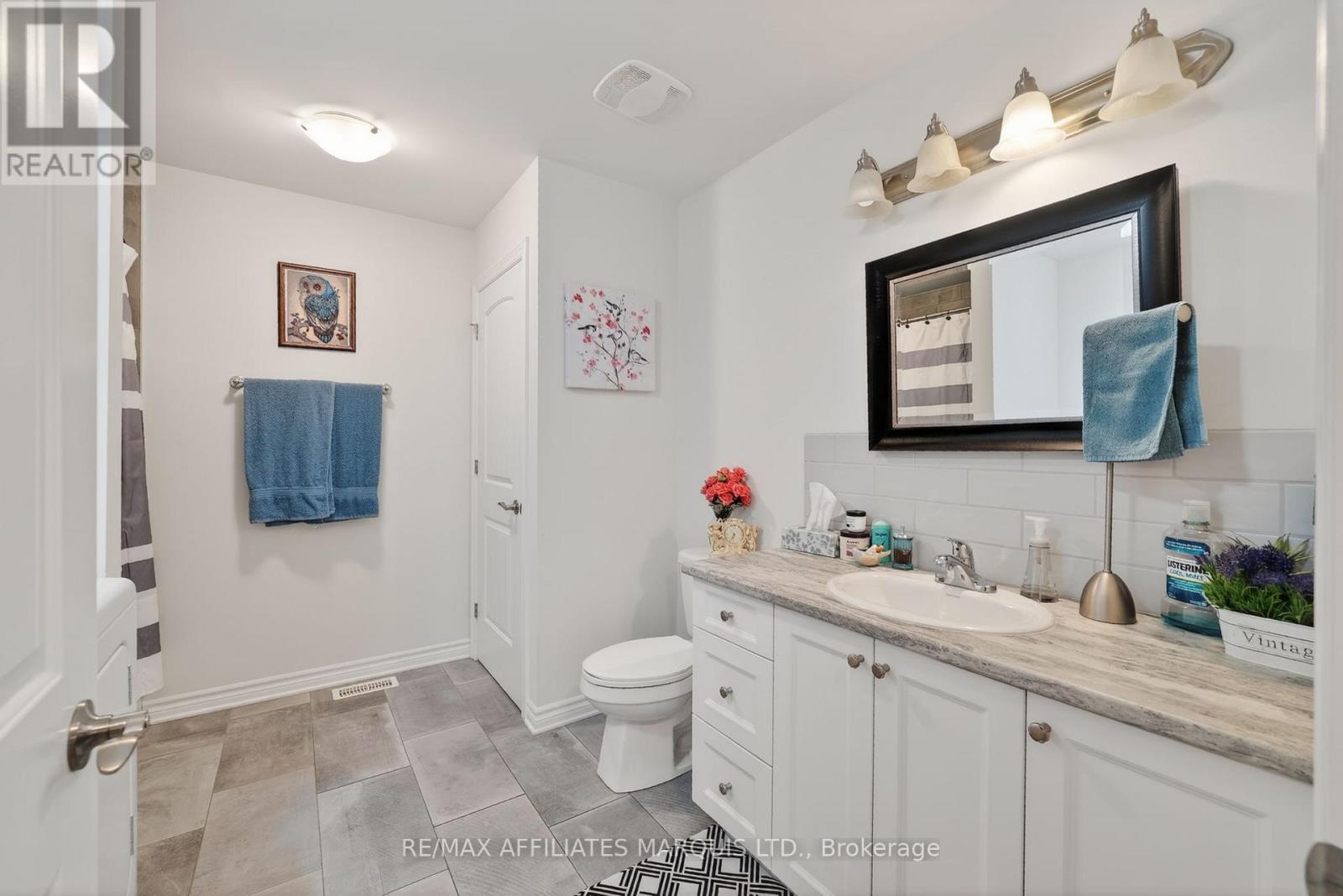 328 BELFORT CRESCENT - 18